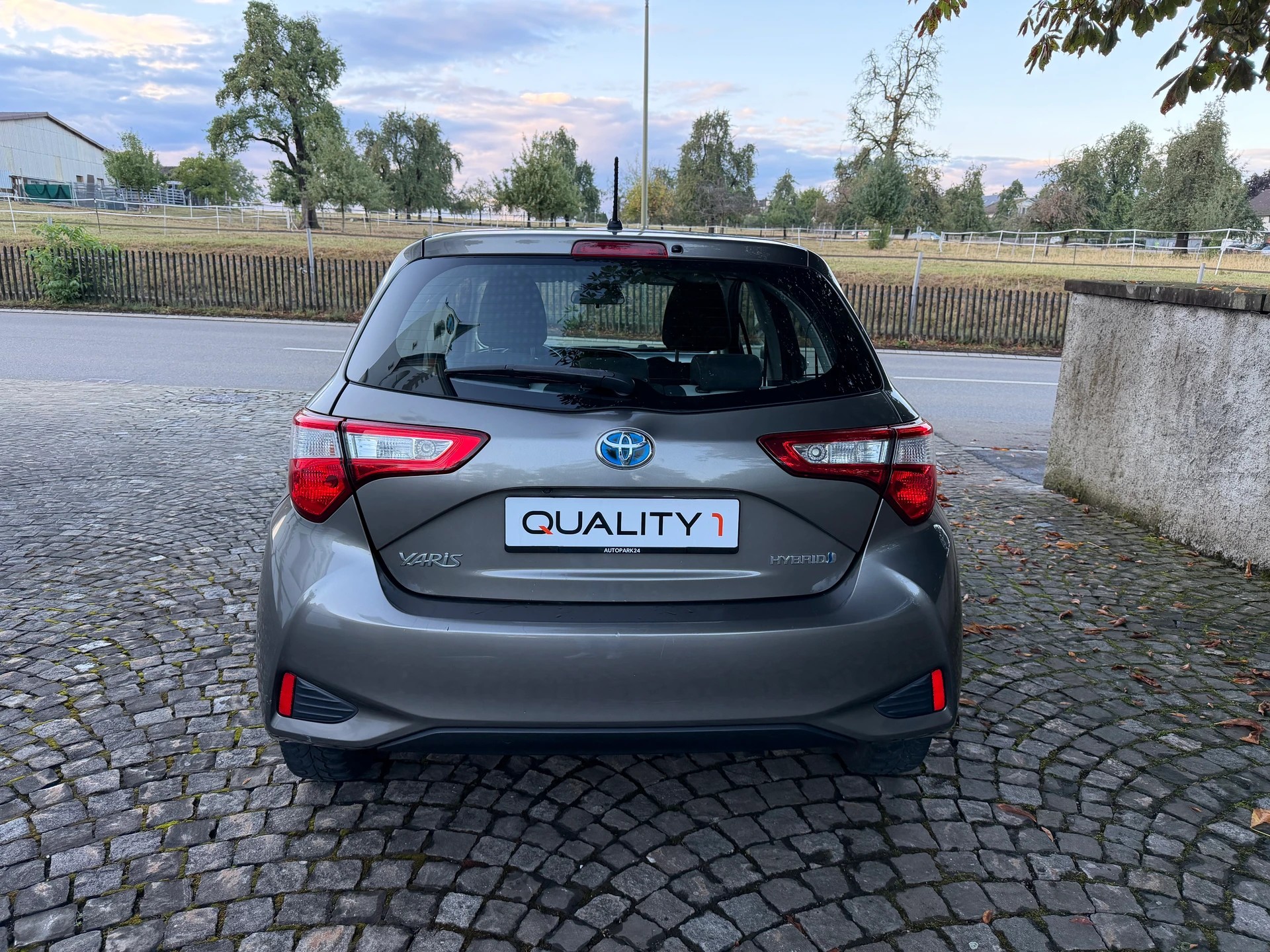 TOYOTA Yaris 1.5 VVT-i Hybrid Comfort e-CVT / Ab MFK / Frisch ab Service / 36 Monate Garantie exkl. /neue Bereifung / Klima / Tempomat-image-5