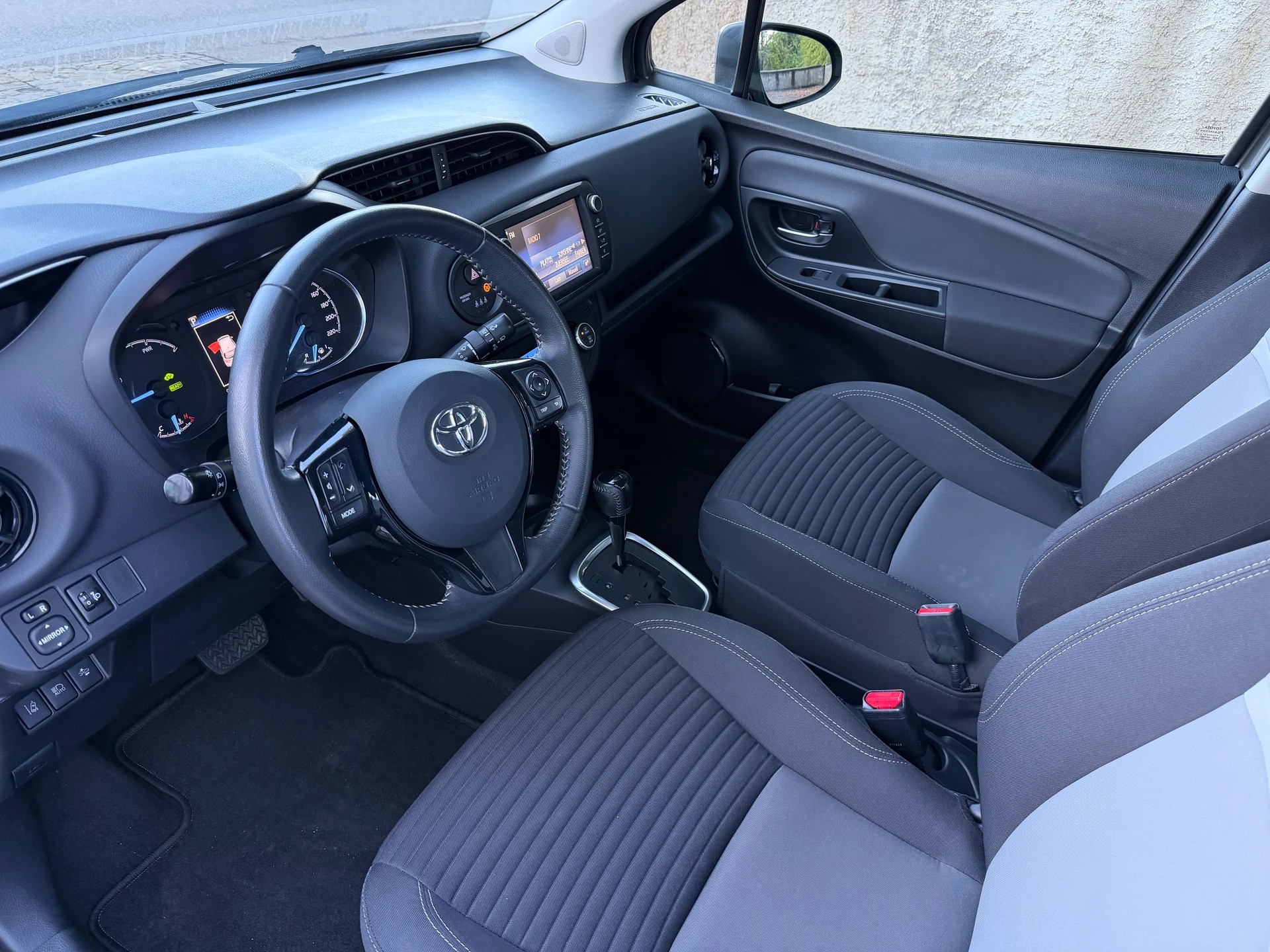 TOYOTA Yaris 1.5 VVT-i Hybrid Comfort e-CVT / Ab MFK / Frisch ab Service / 36 Monate Garantie exkl. /neue Bereifung / Klima / Tempomat-image-8