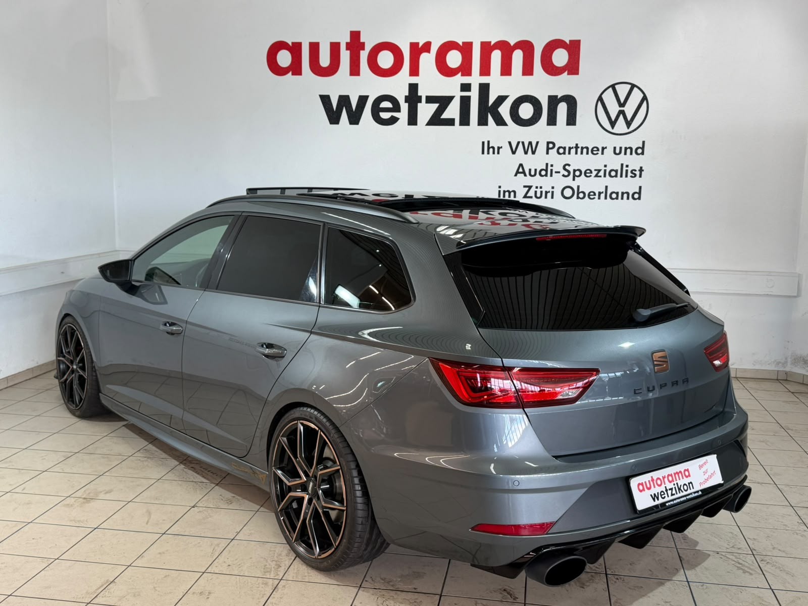 SEAT Leon ST 2.0 TSI Cupra 300 4 Drive DSG-image-2
