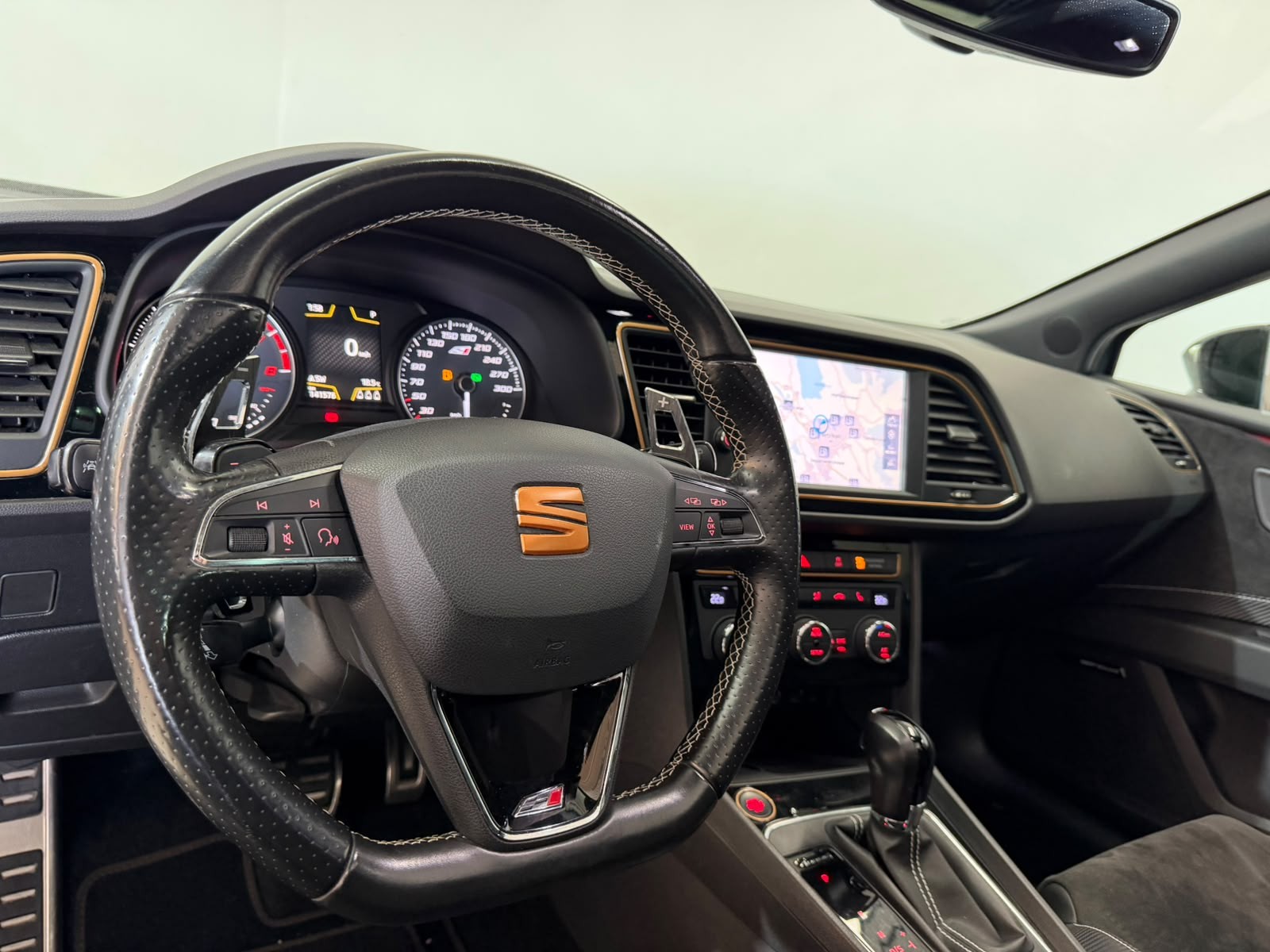 SEAT Leon ST 2.0 TSI Cupra 300 4 Drive DSG-image-6
