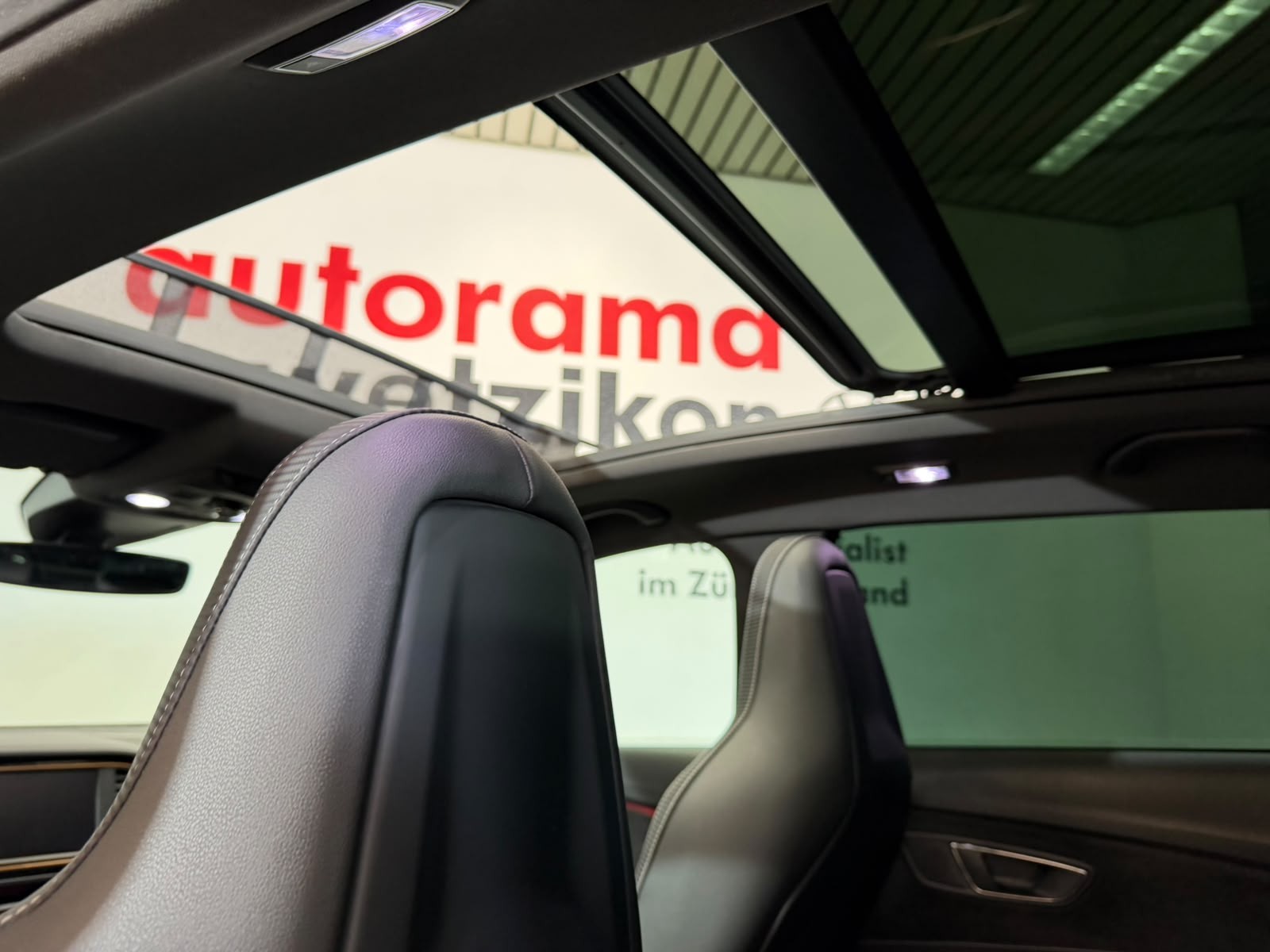 SEAT Leon ST 2.0 TSI Cupra 300 4 Drive DSG-image-9