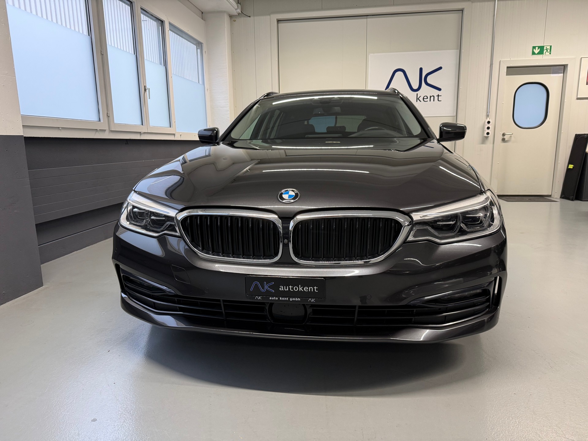 BMW 520d xDrive Touring Sport Line Steptronic-image-1