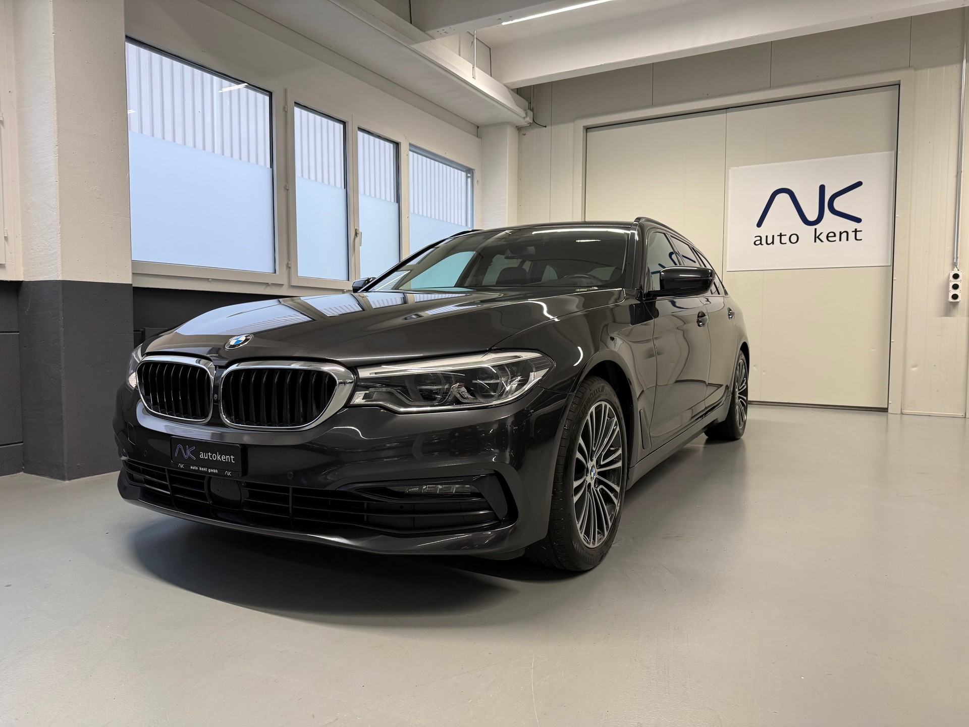 BMW 520d xDrive Touring Sport Line Steptronic-image-0