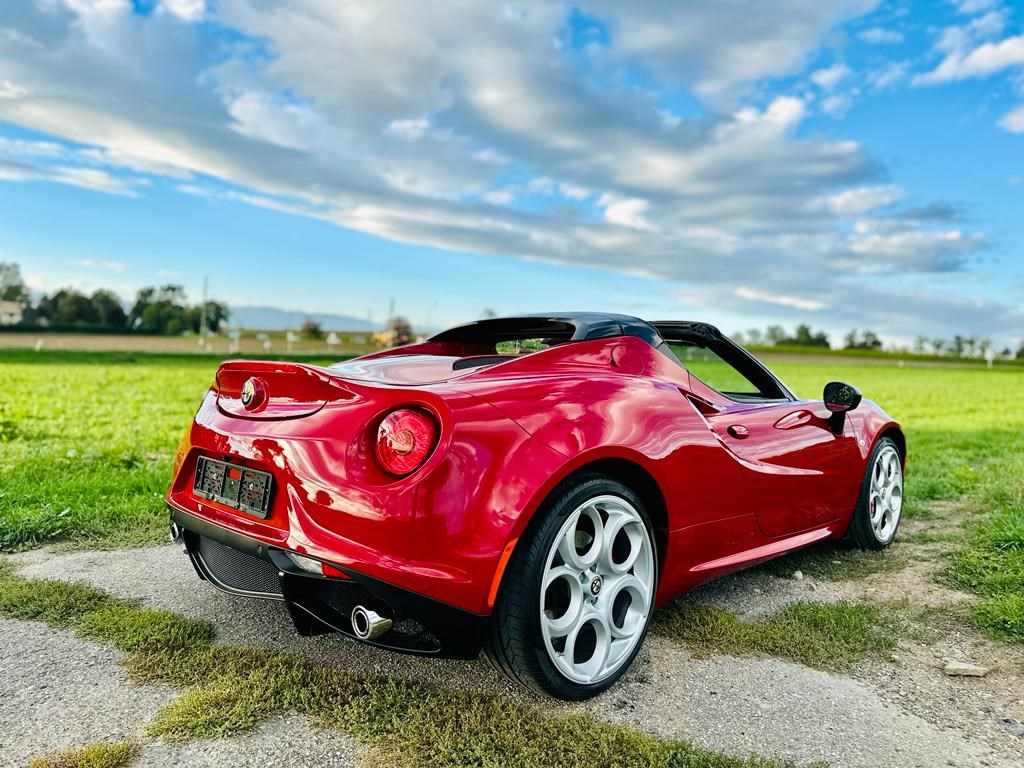 ALFA ROMEO 4C Cabriolet-image-1