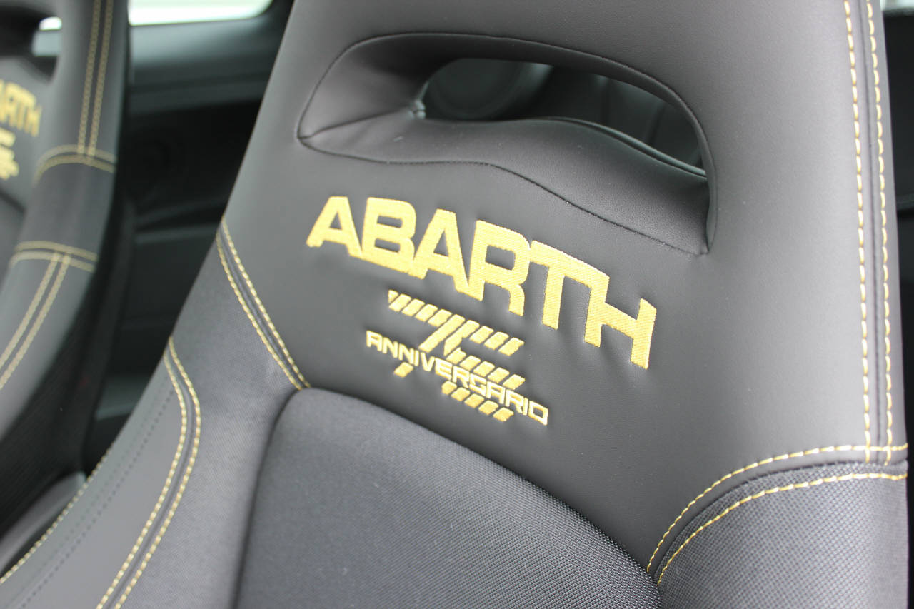 FIAT 695 Abarth 1.4 T-Jet 180 75 Anniversario-image-6