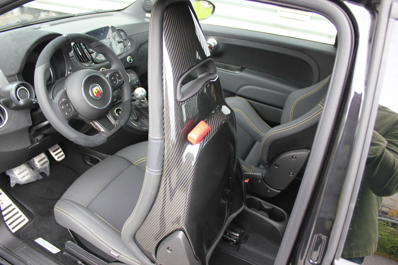 FIAT 695 Abarth 1.4 T-Jet 180 75 Anniversario-image-10