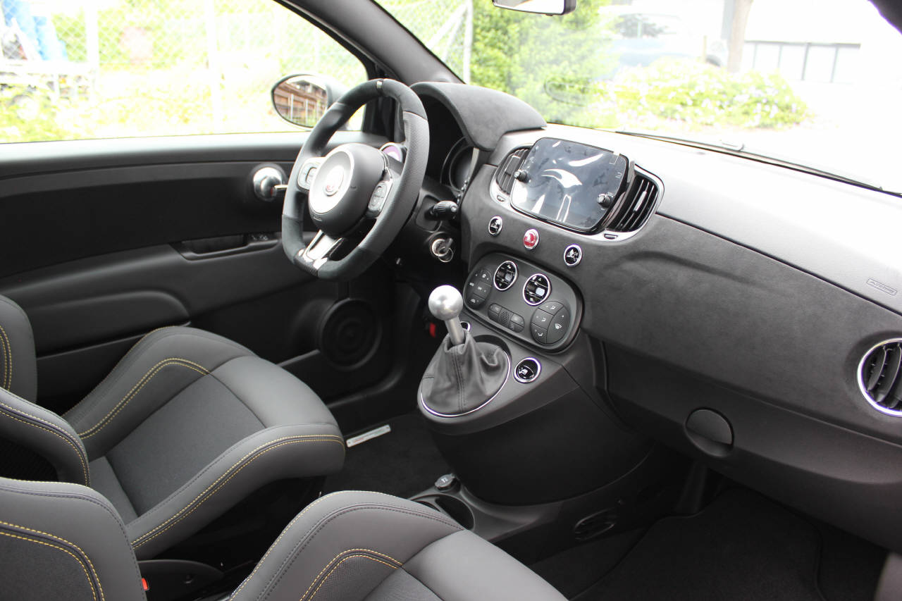 FIAT 695 Abarth 1.4 T-Jet 180 75 Anniversario-image-4