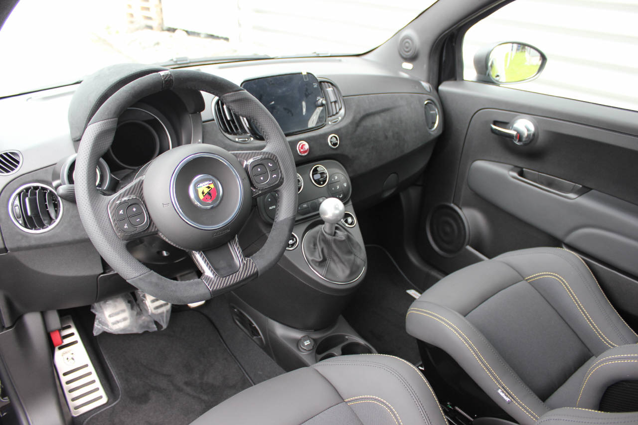 FIAT 695 Abarth 1.4 T-Jet 180 75 Anniversario-image-5