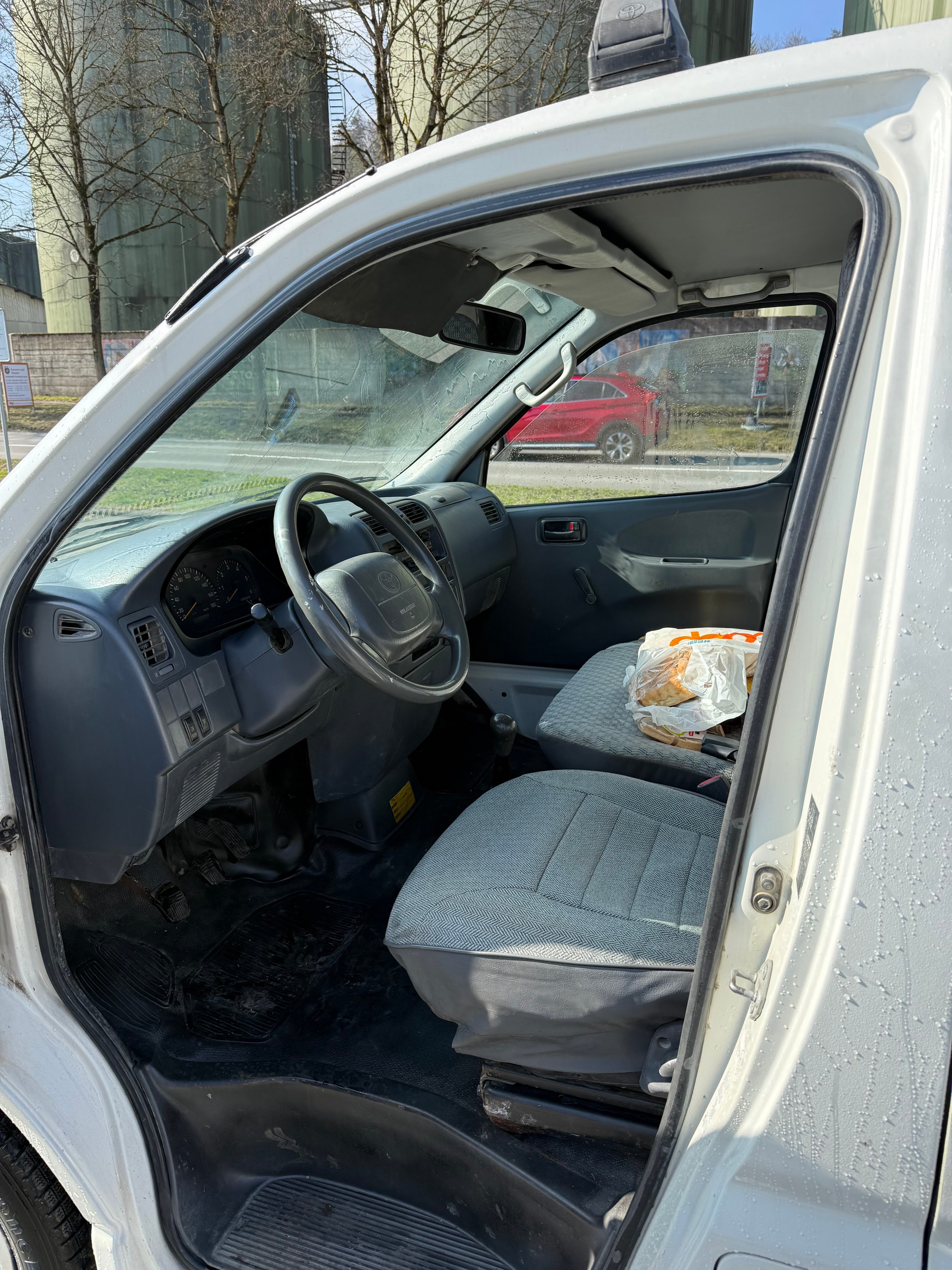 TOYOTA Hiace D-4D 4WD Van-image-6
