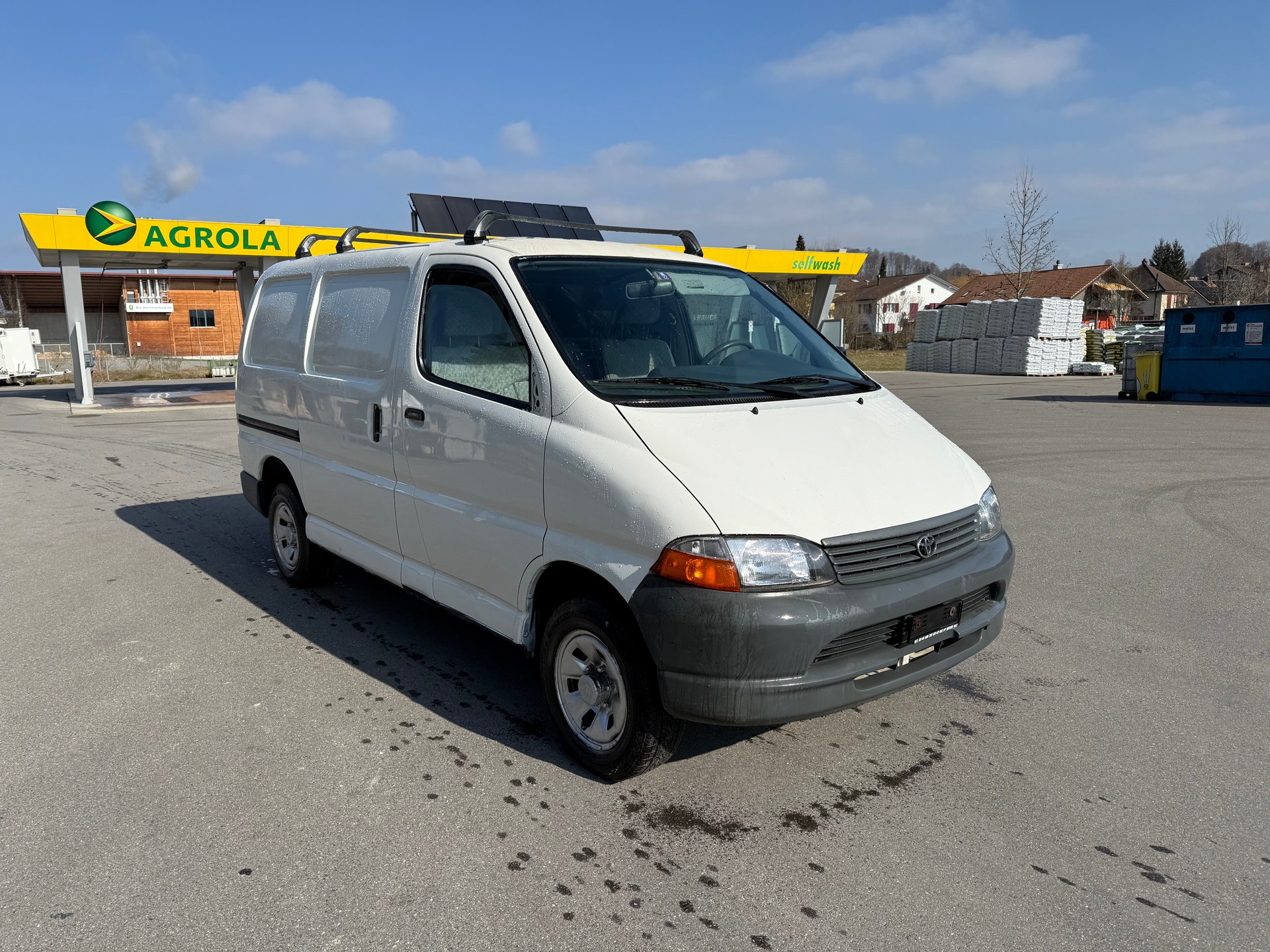 TOYOTA Hiace D-4D 4WD Van-image-1