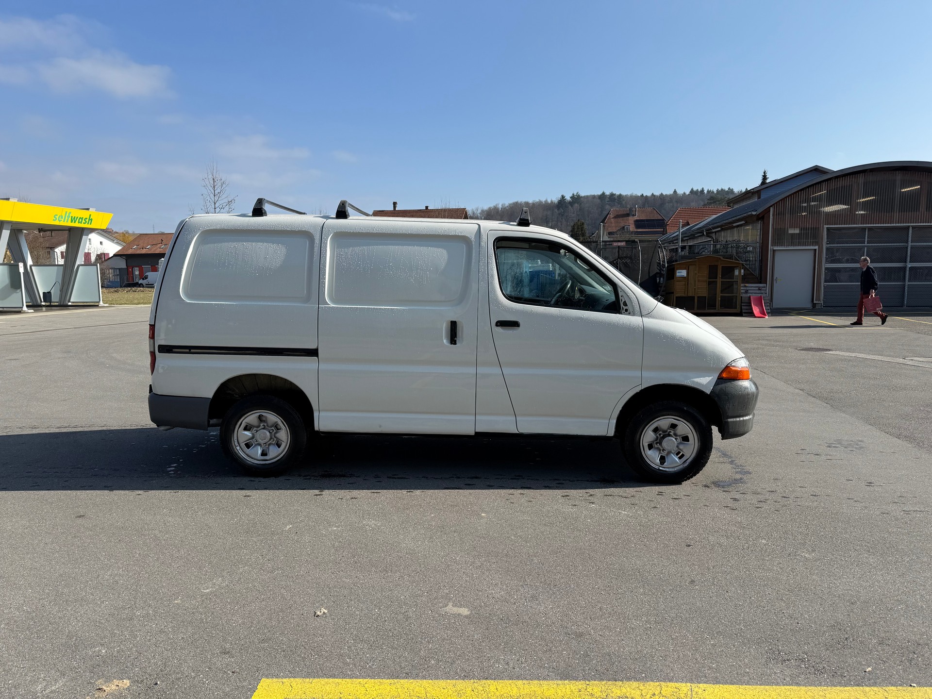 TOYOTA Hiace D-4D 4WD Van-image-3