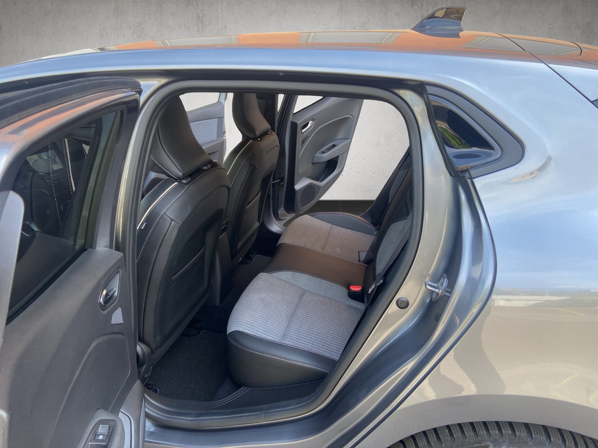 RENAULT Clio 1.6 E-Tech Techno-image-7