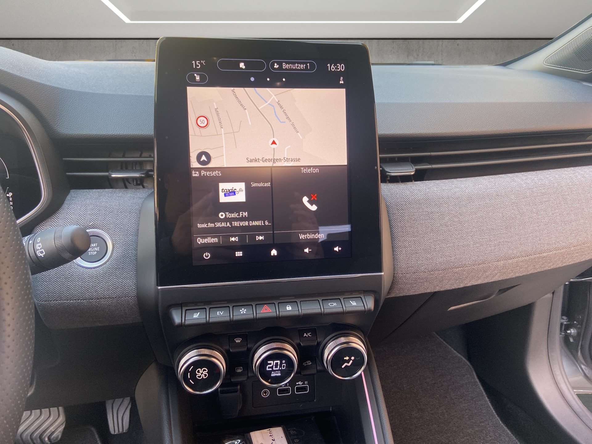 RENAULT Clio 1.6 E-Tech Techno-image-9