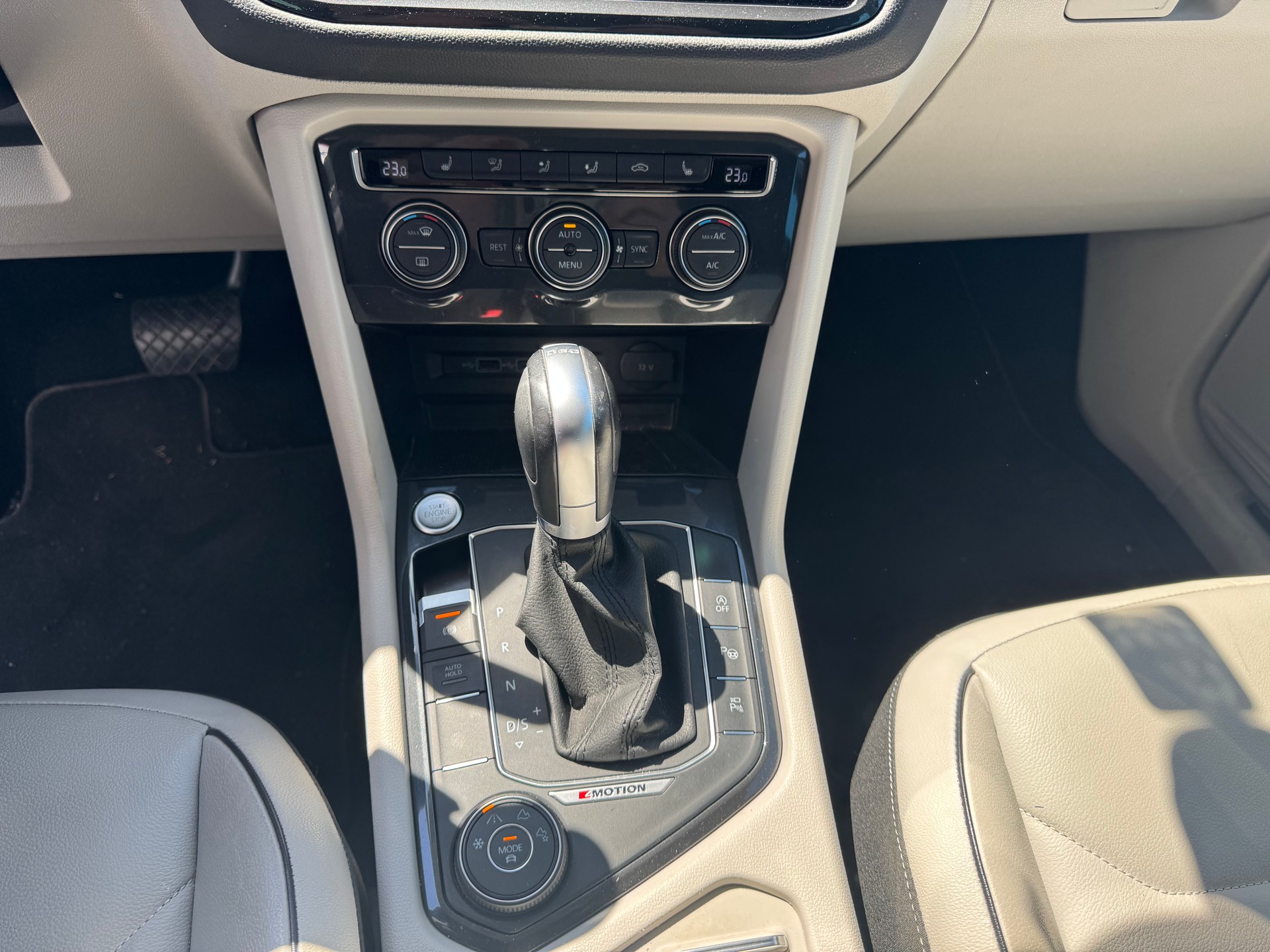 VW Tiguan 2.0 TDI SCR Highline 4Motion DSG-image-12