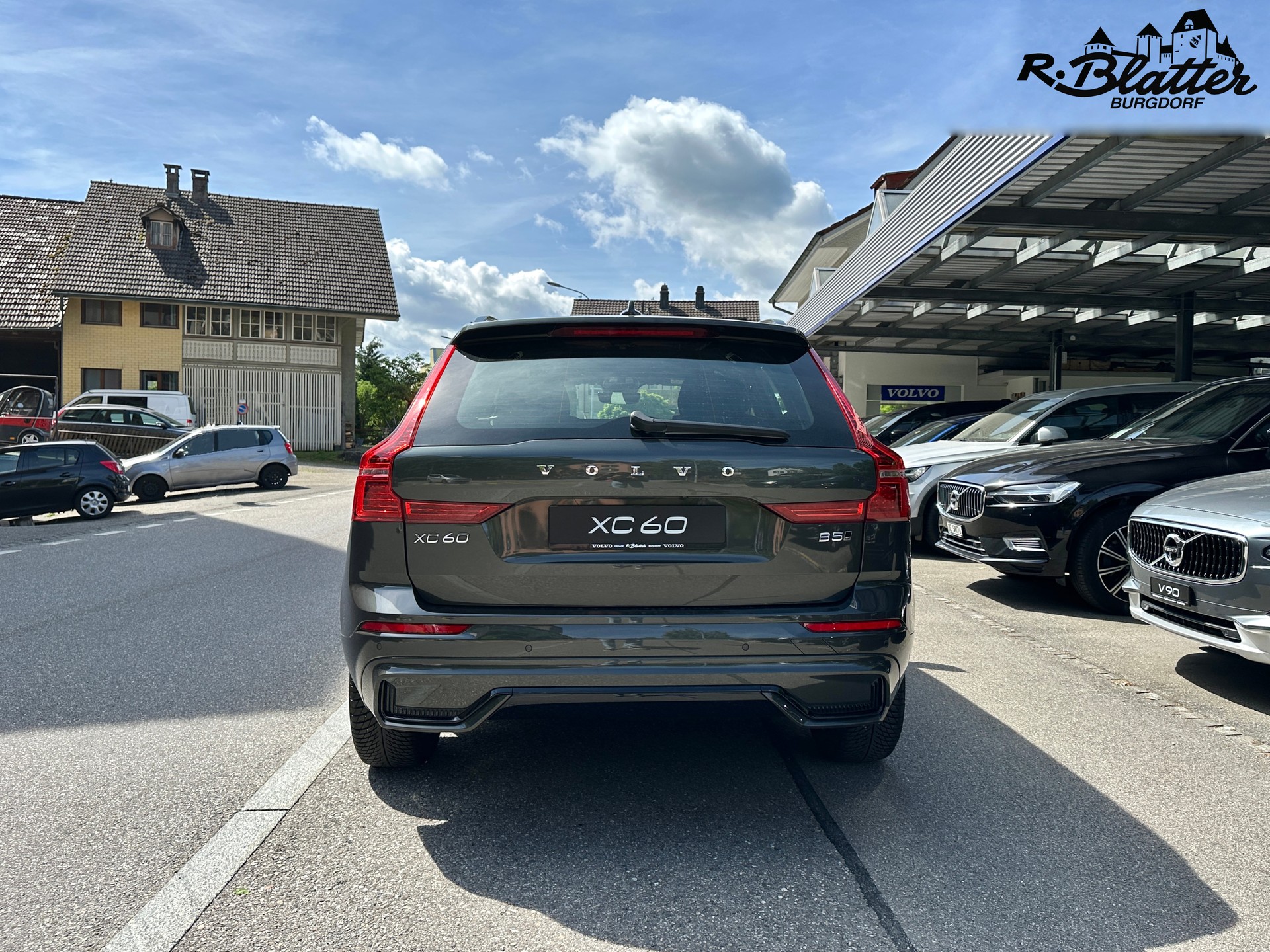 VOLVO XC60 B5 Diesel Mild Hybrid AWD R-Design Geartronic-image-2