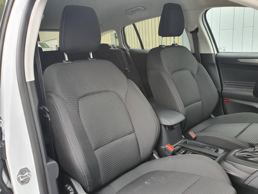 FORD Focus Station Wagon 1.0i EcoB Hybrid 155 Titanium X-image-9
