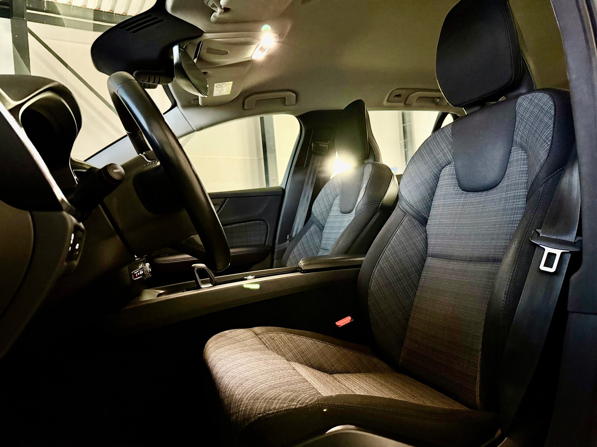 VOLVO V60 B4 Diesel Mild Hybrid Core Geartronic-image-8