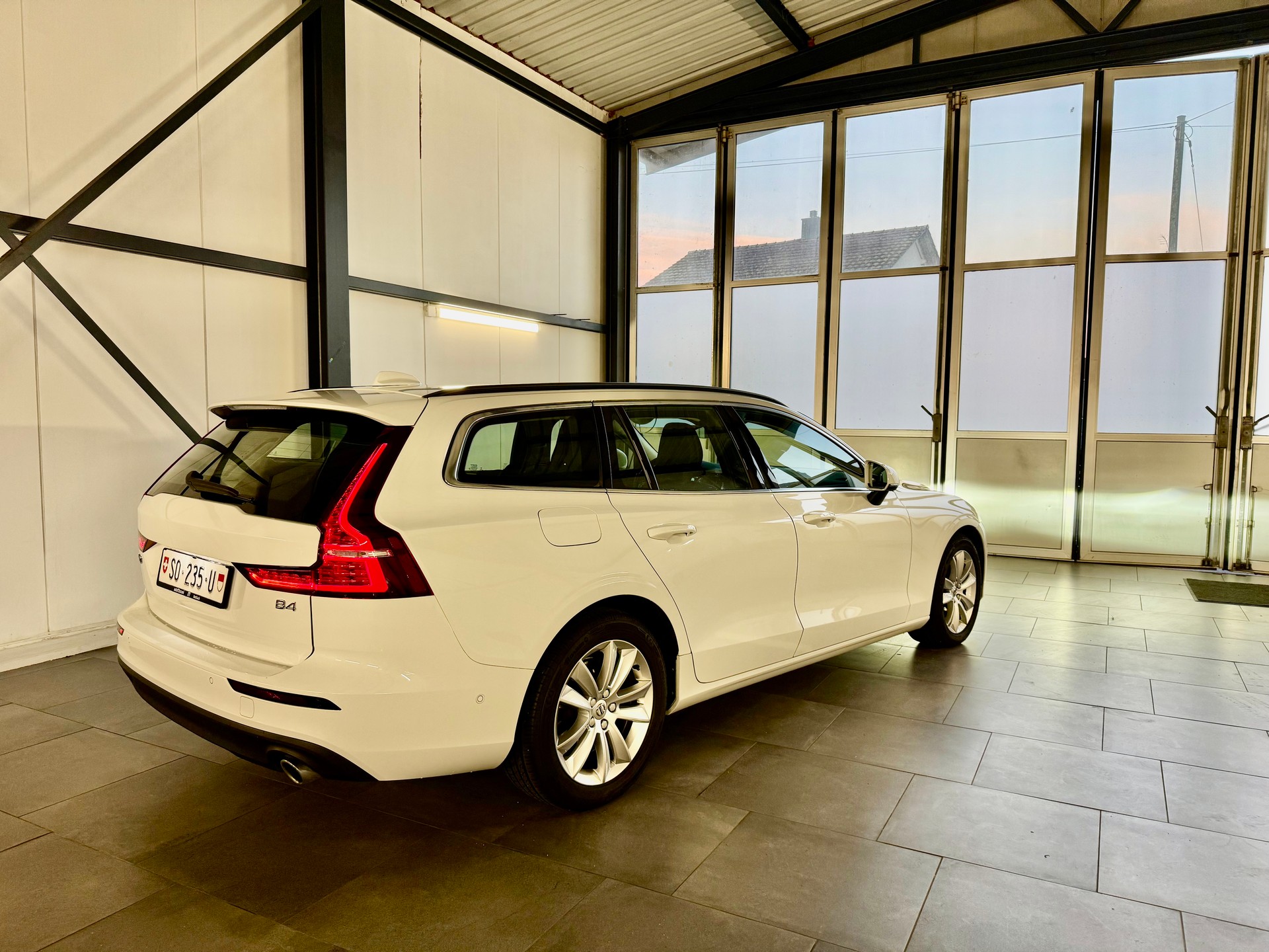 VOLVO V60 B4 Diesel Mild Hybrid Core Geartronic-image-3