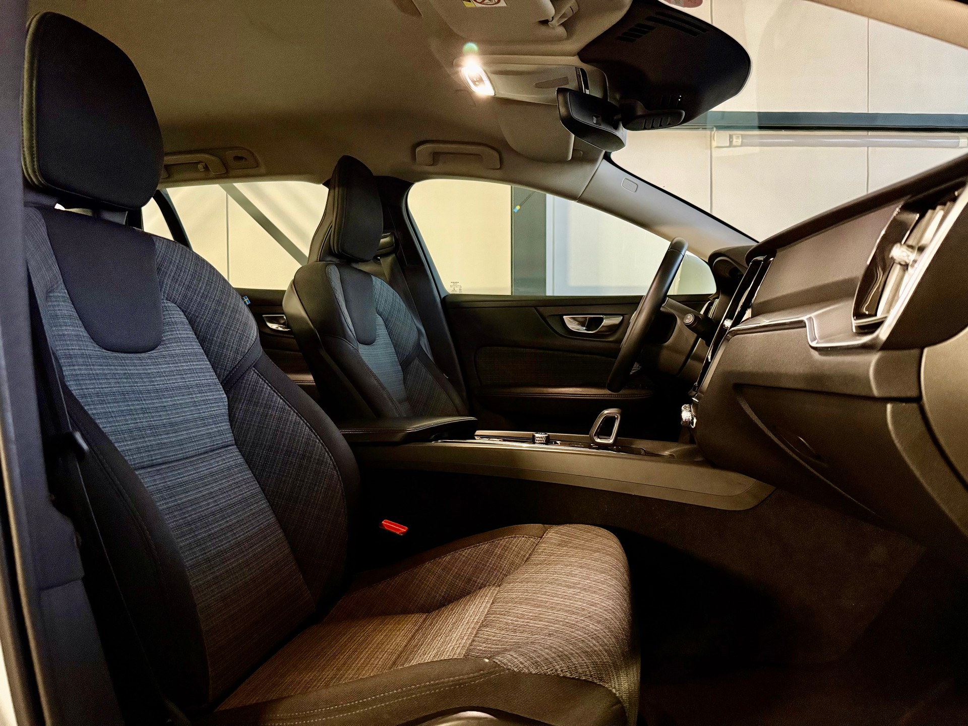 VOLVO V60 B4 Diesel Mild Hybrid Core Geartronic-image-9