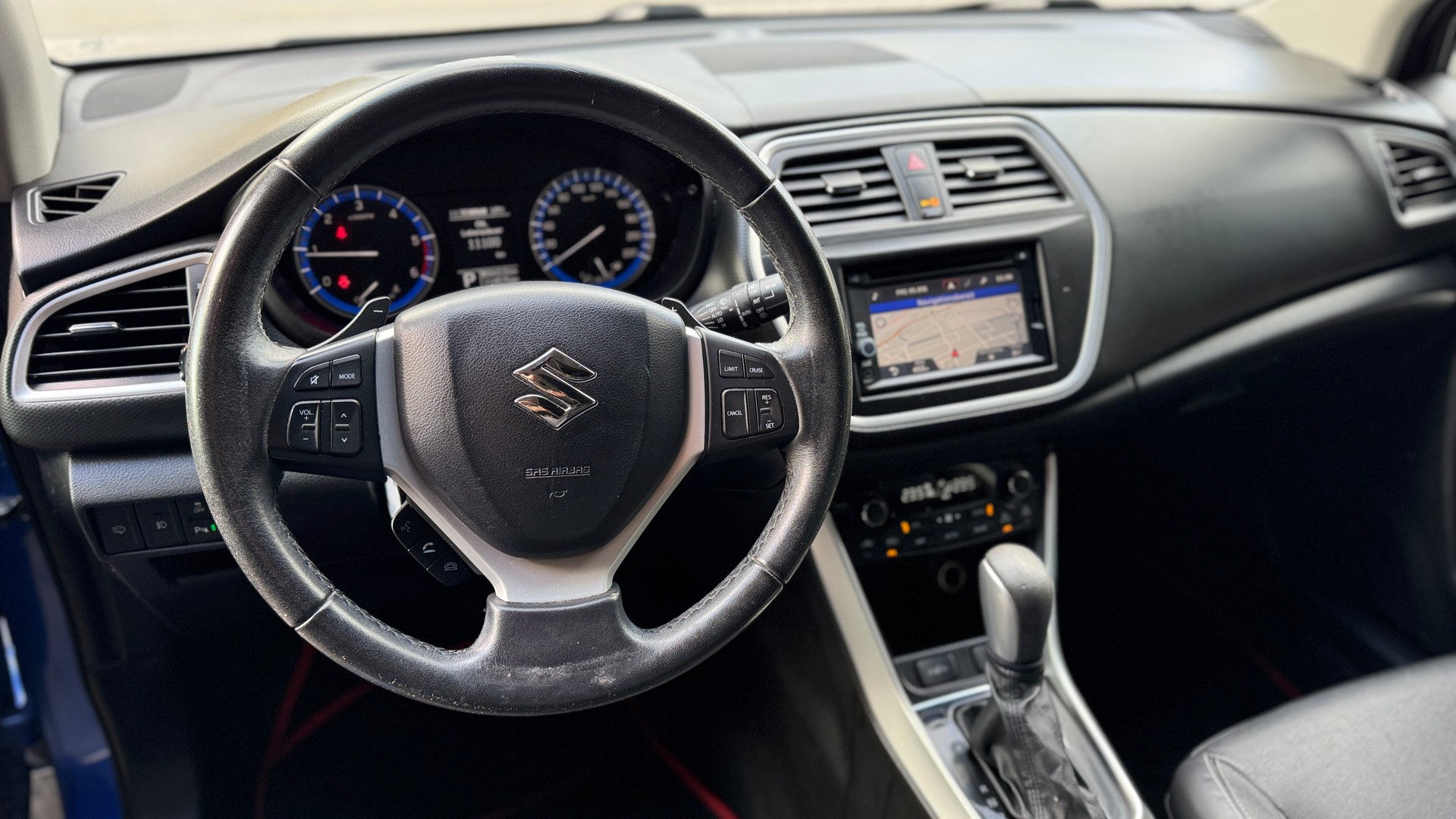 SUZUKI SX4 S-Cross 1.6 TD PizSulai Top 4WD TCSS-image-4