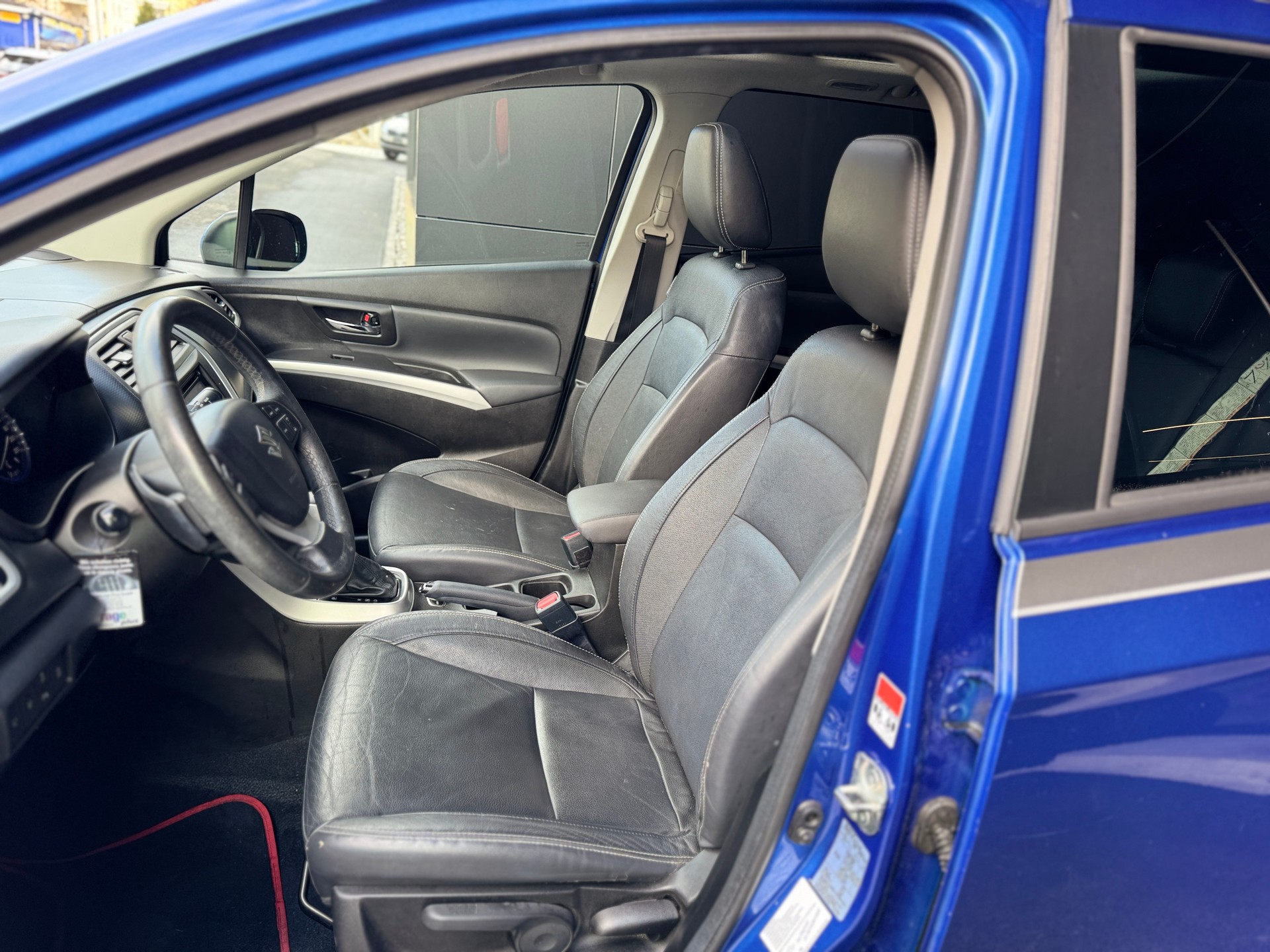 SUZUKI SX4 S-Cross 1.6 TD PizSulai Top 4WD TCSS-image-7