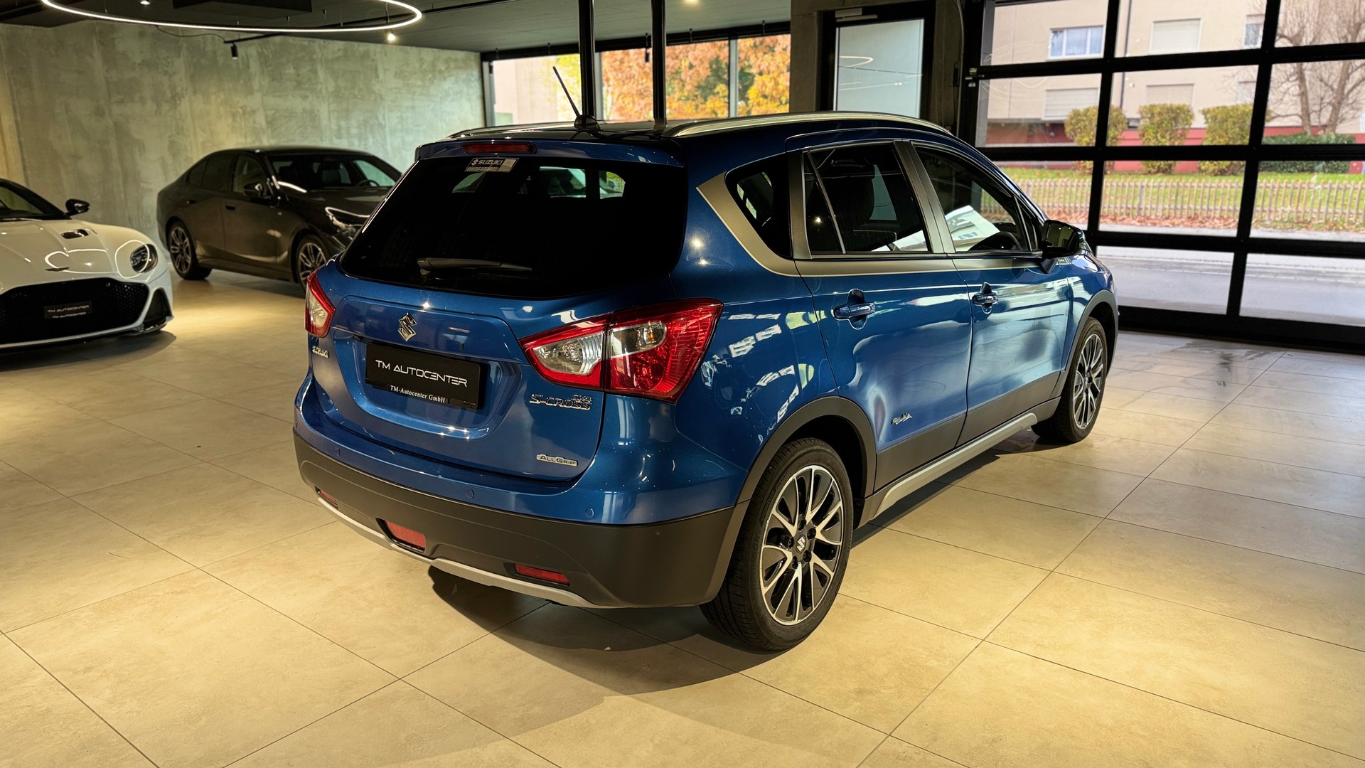 SUZUKI SX4 S-Cross 1.6 TD PizSulai Top 4WD TCSS-image-2