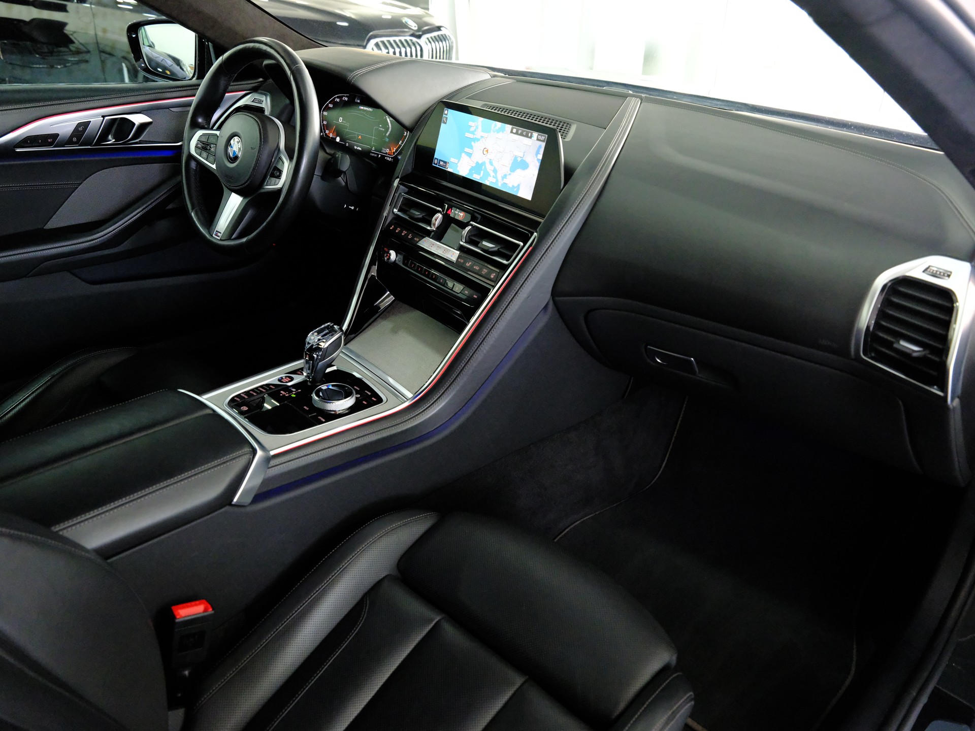 BMW M850i xDrive Steptronic-image-18