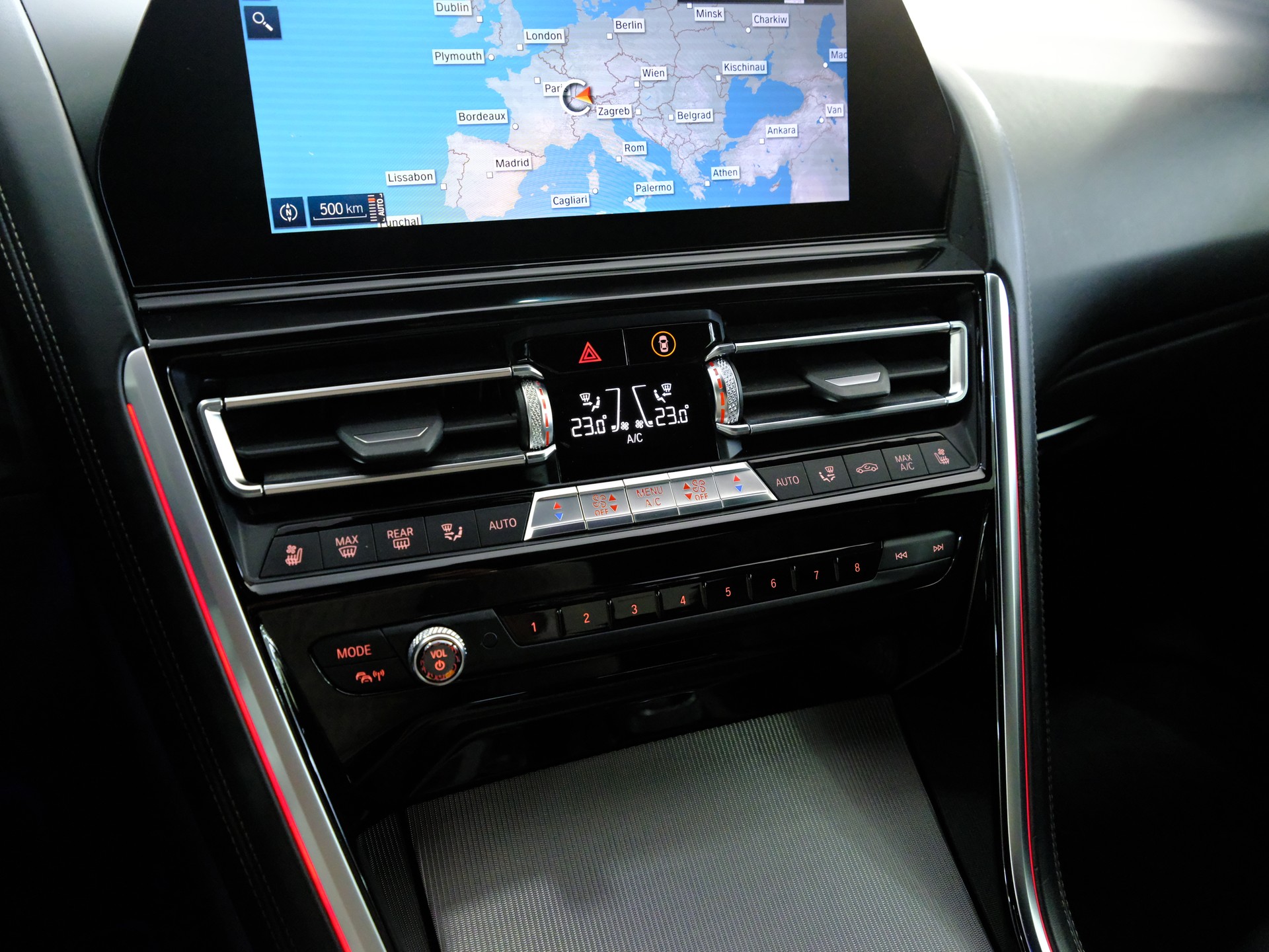 BMW M850i xDrive Steptronic-image-16