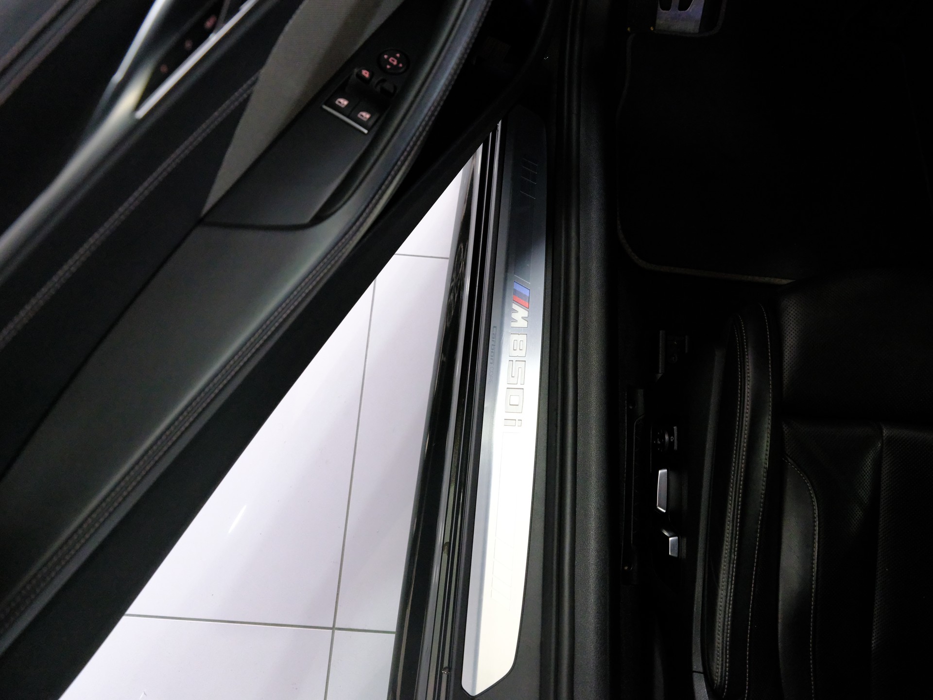 BMW M850i xDrive Steptronic-image-10