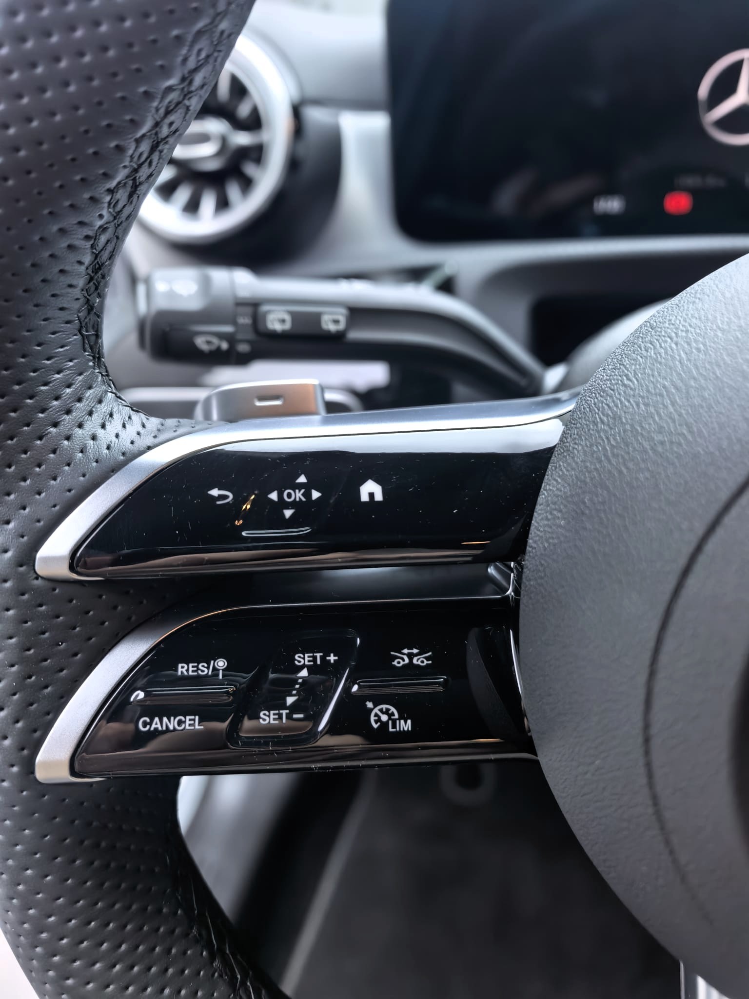 MERCEDES-BENZ A 250 4Matic 8G-DCT AMG-Line-image-19