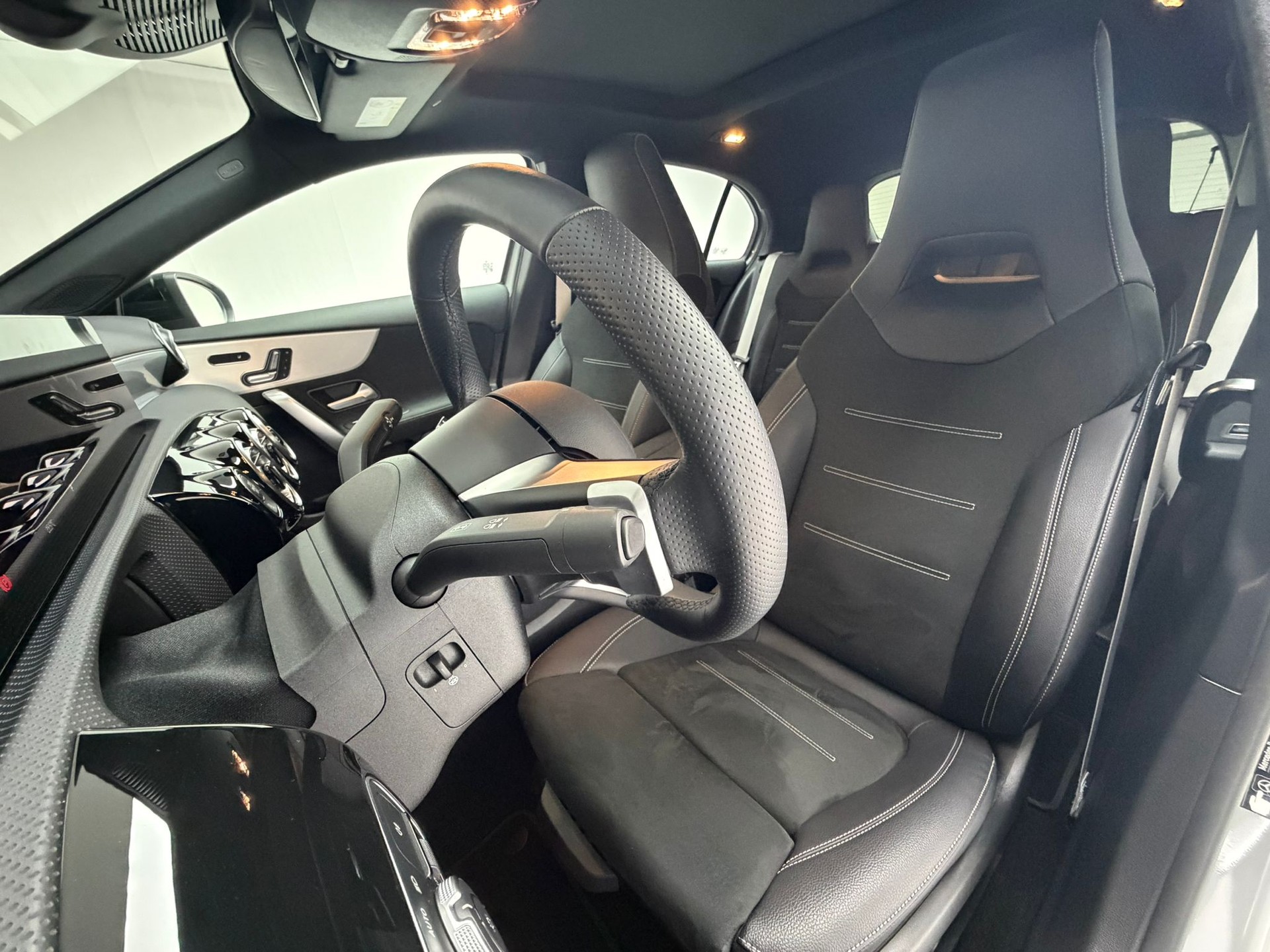 MERCEDES-BENZ A 250 4Matic 8G-DCT AMG-Line-image-10