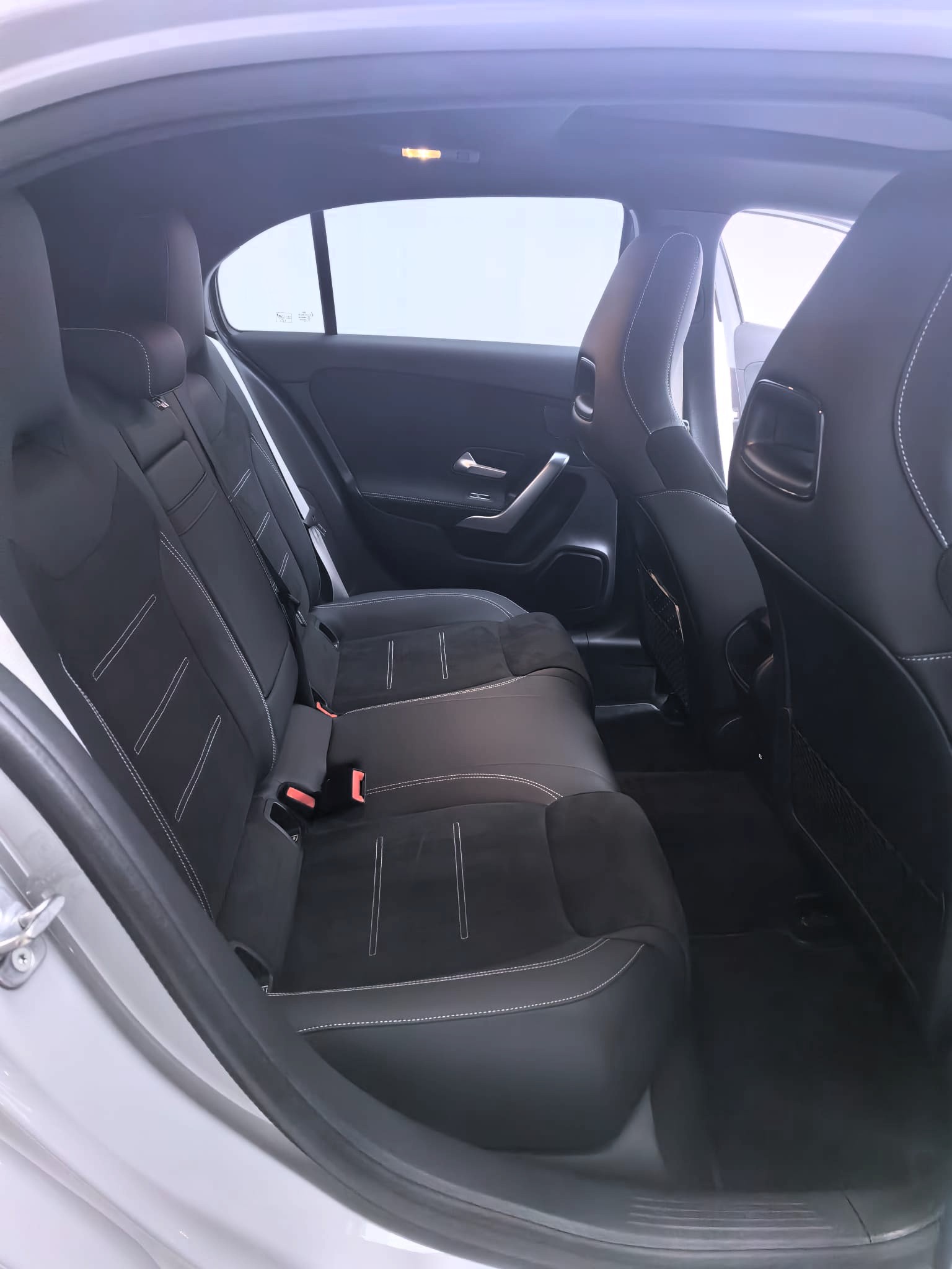 MERCEDES-BENZ A 250 4Matic 8G-DCT AMG-Line-image-17