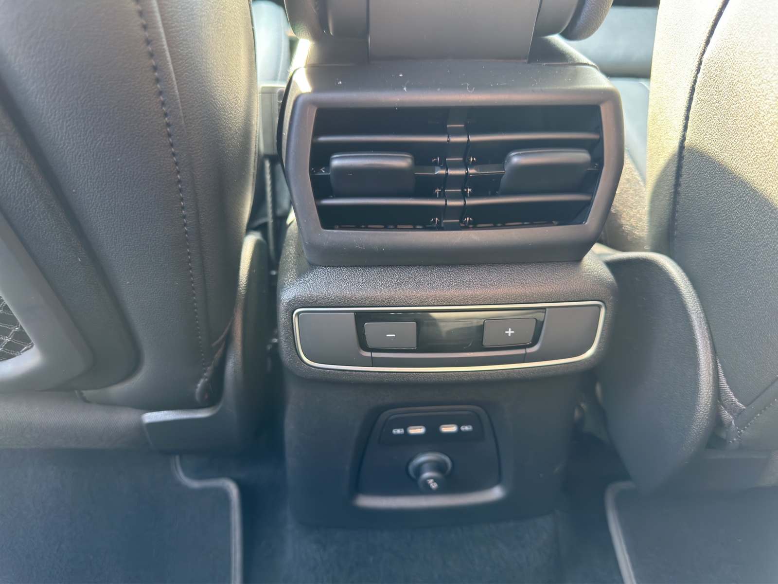 AUDI Q4 e-tron 40-image-9