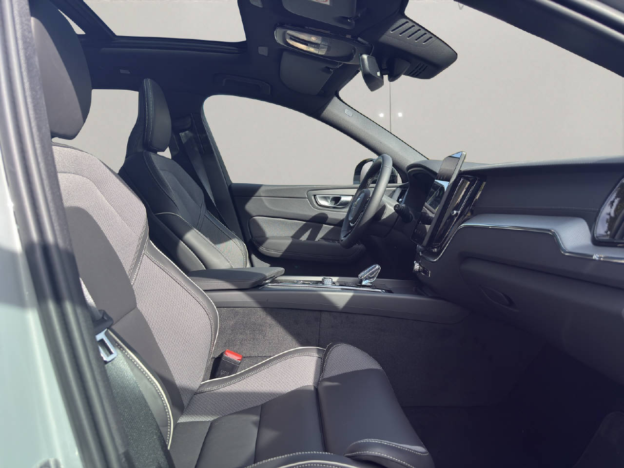 VOLVO XC60 2.0 T6 TE Black Edition eAWD-image-11