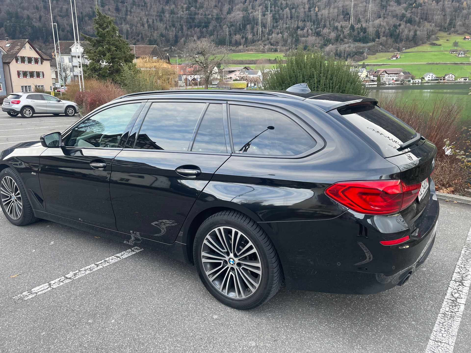 BMW 530d xDrive Touring Sport Line Steptronic-image-1