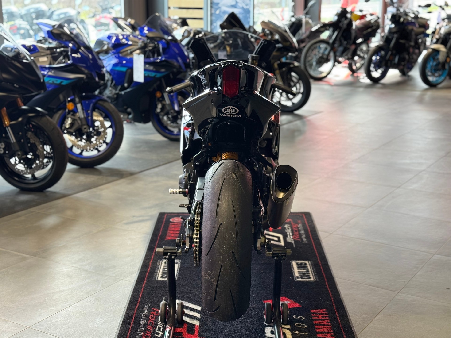 YAMAHA YZF-R9-showroom-element-2