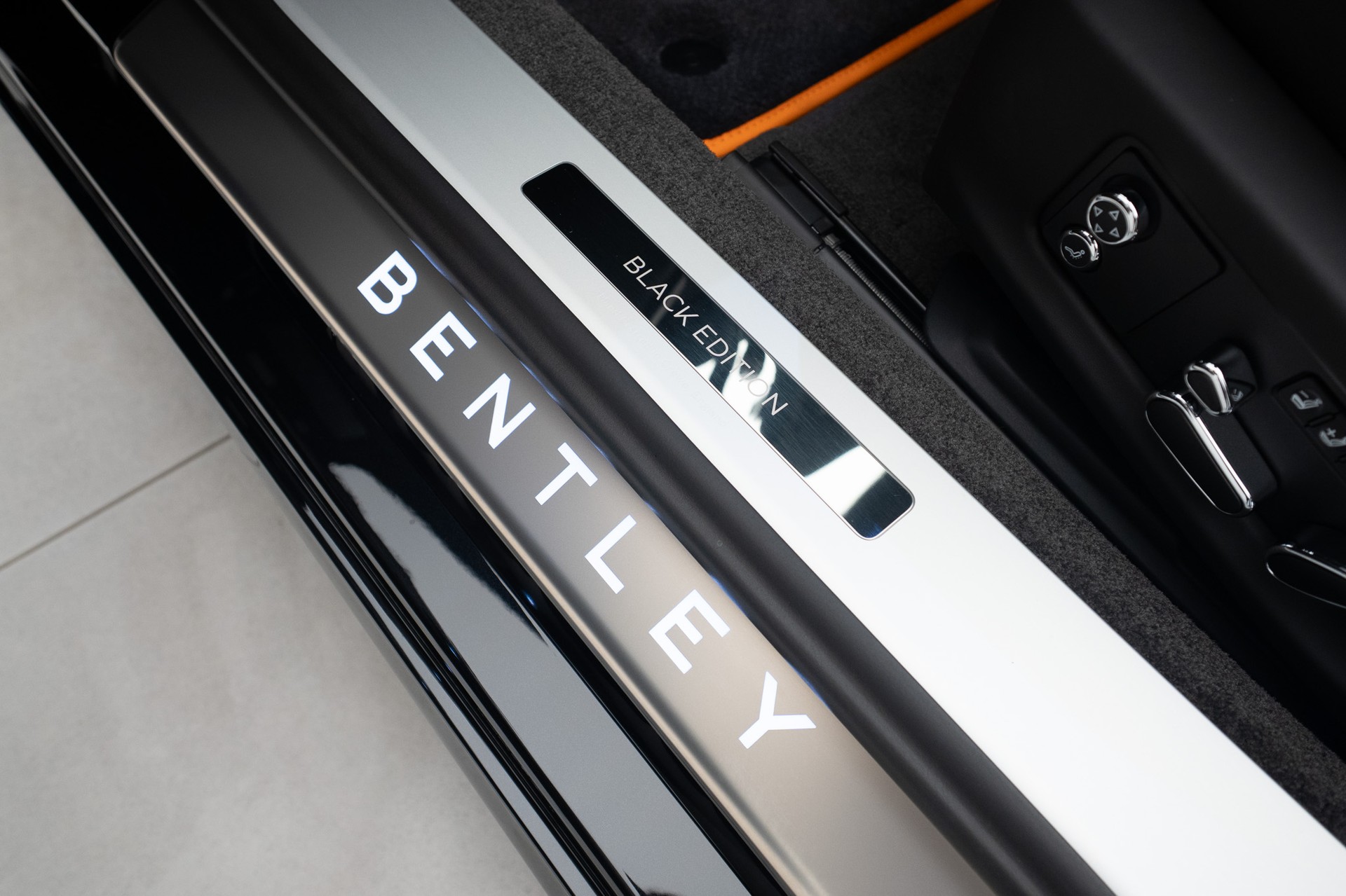 BENTLEY Continental GTC Black Edition 1 of 400-image-5
