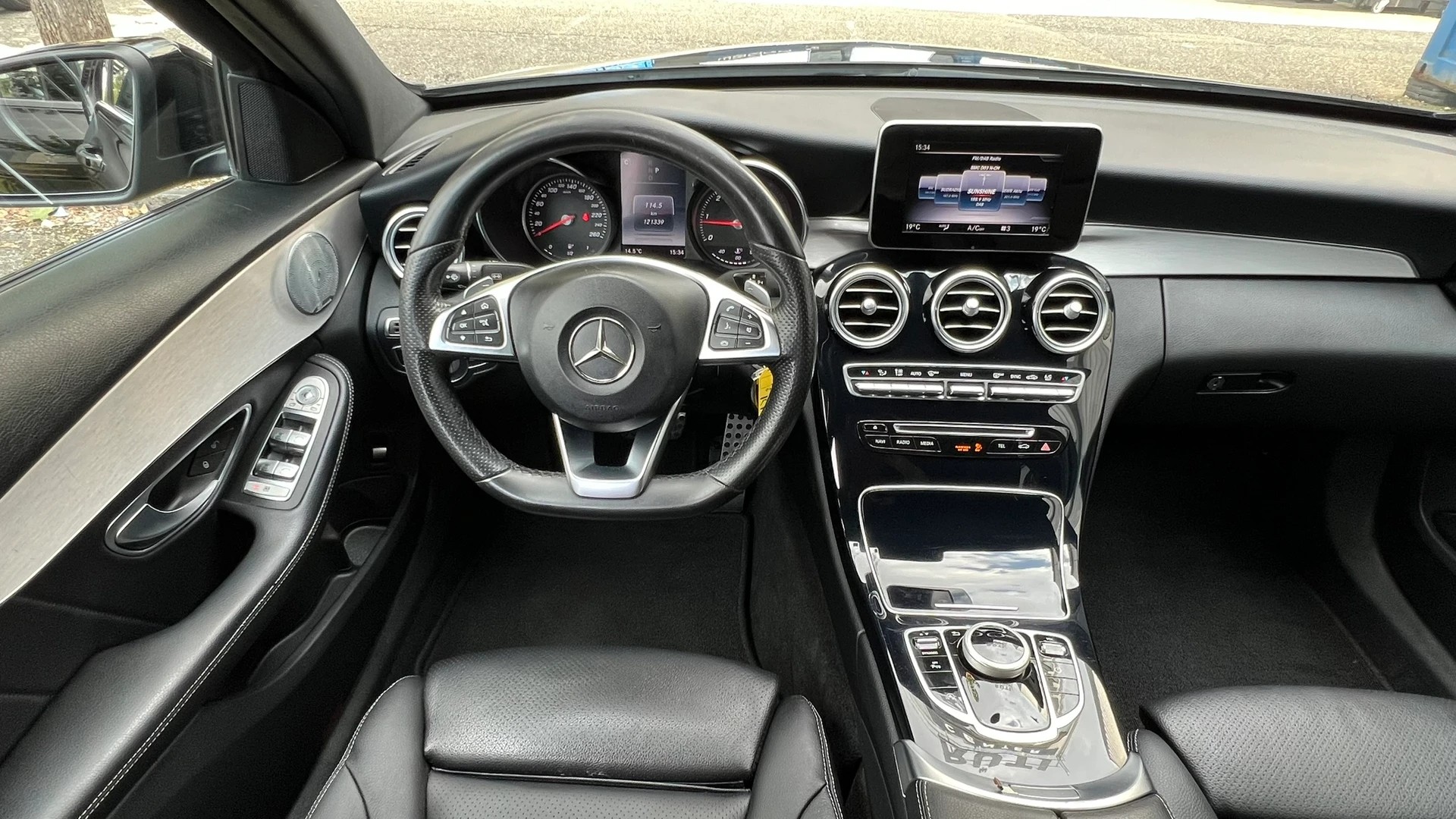 MERCEDES-BENZ C 250 d SWISS STAR AMG LINE NIGHT 4MATIC 9G-TRONIC l 204 PS-image-21