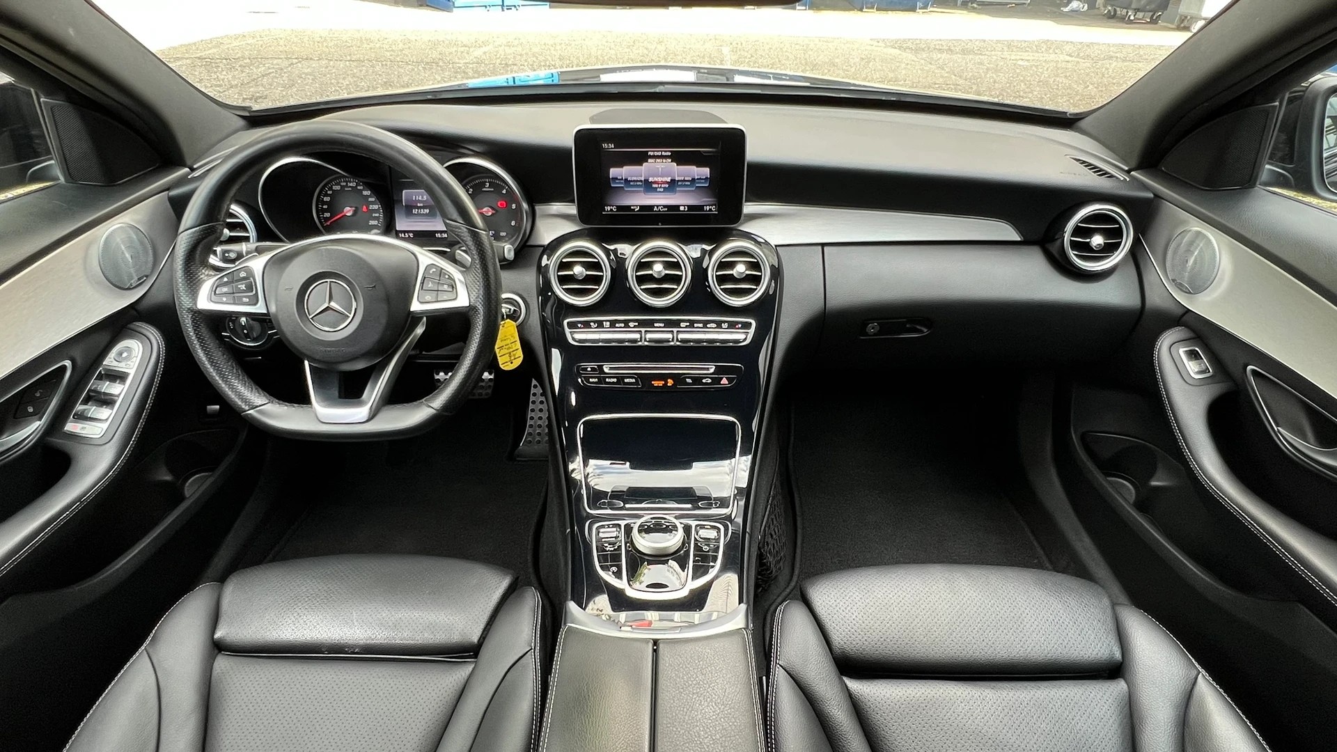MERCEDES-BENZ C 250 d SWISS STAR AMG LINE NIGHT 4MATIC 9G-TRONIC l 204 PS-image-20