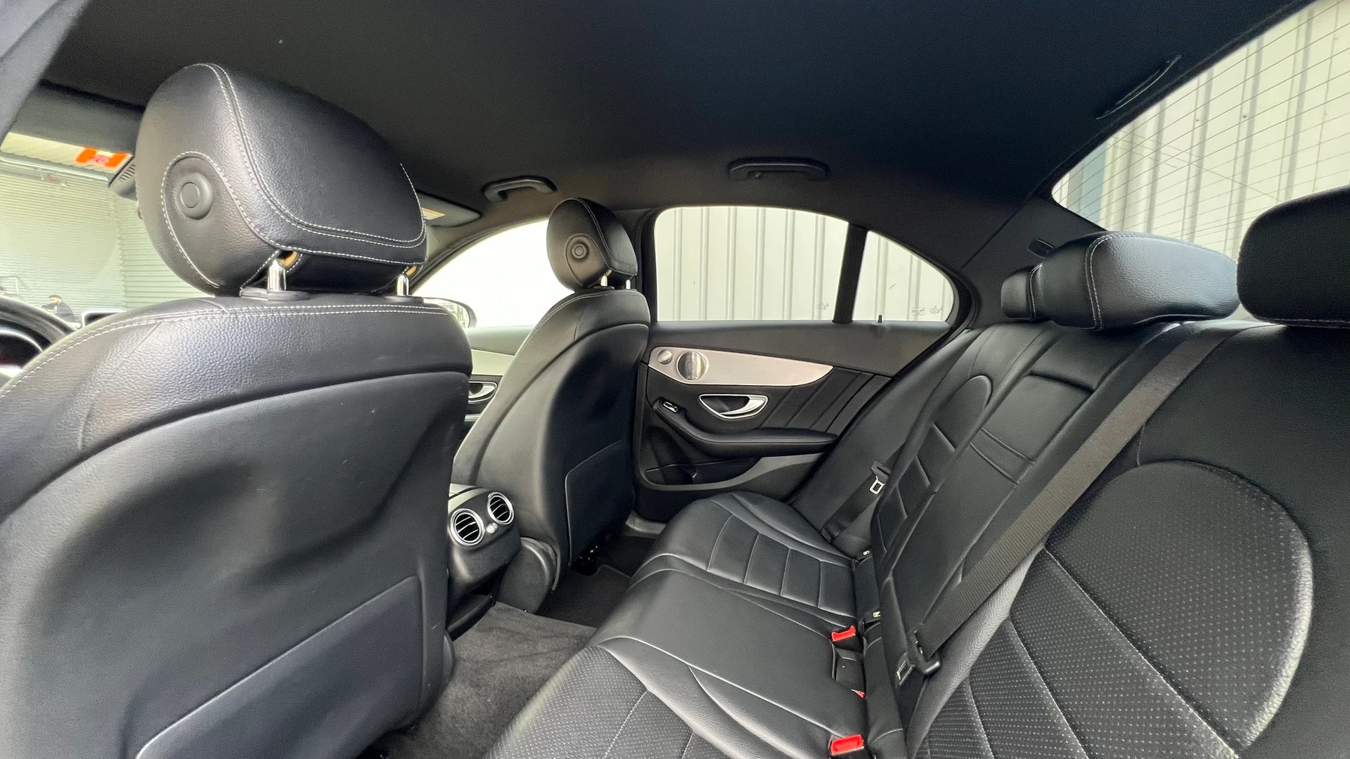MERCEDES-BENZ C 250 d SWISS STAR AMG LINE NIGHT 4MATIC 9G-TRONIC l 204 PS-image-28