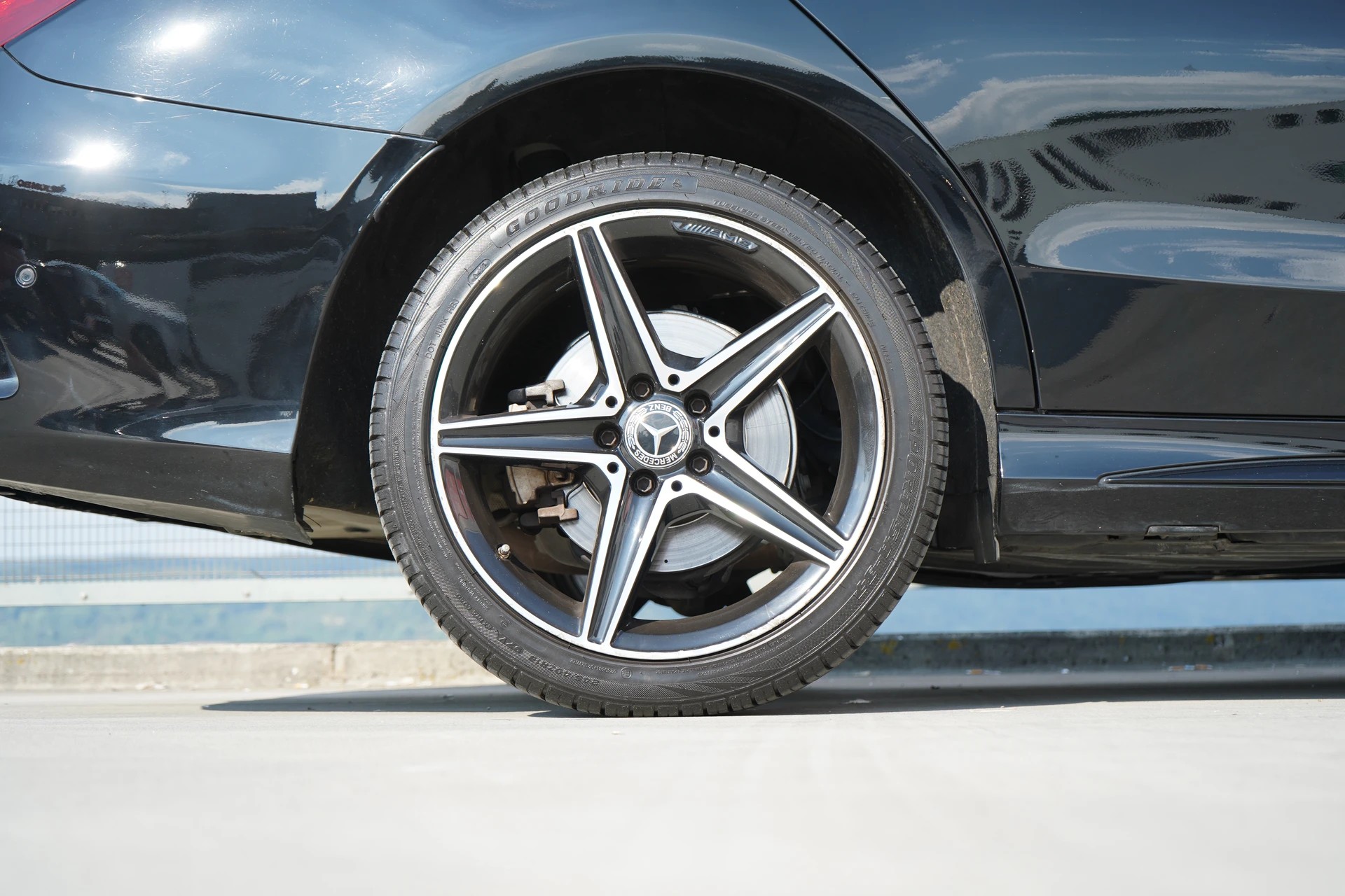 MERCEDES-BENZ C 250 d SWISS STAR AMG LINE NIGHT 4MATIC 9G-TRONIC l 204 PS-image-19