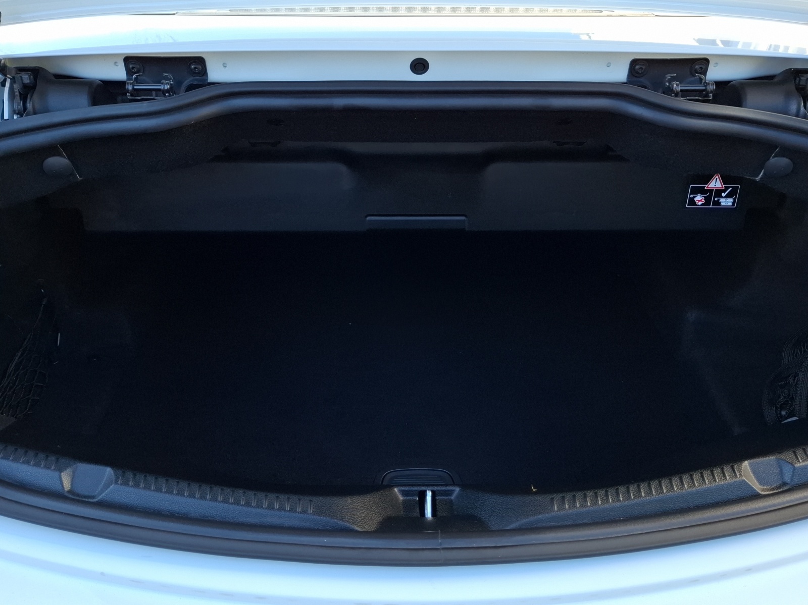 MERCEDES-BENZ E 200 Cabriolet AMG Line 9G-Tronic-image-12