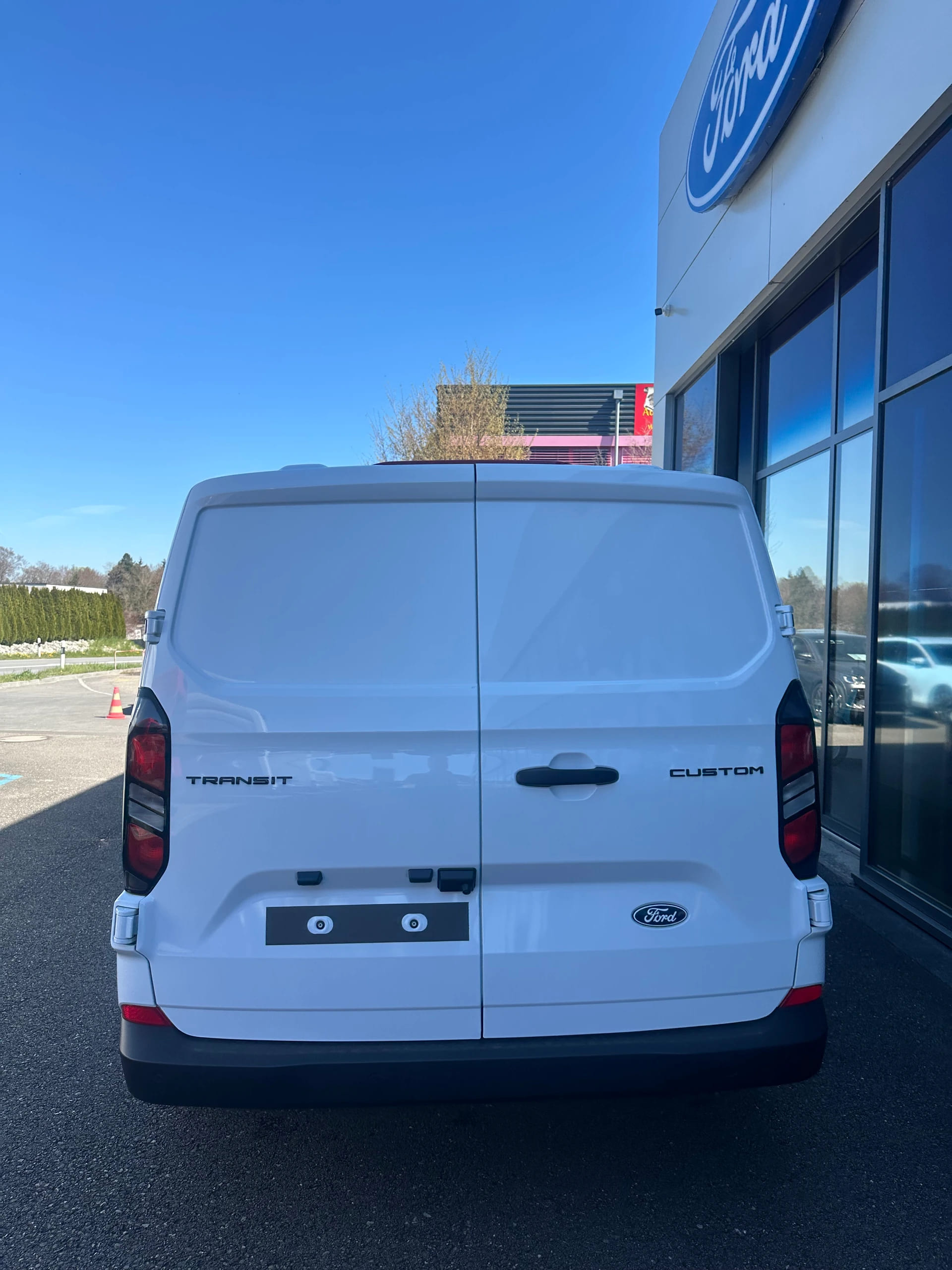 FORD Transit Custom Van 320 L2 2.0 Trend/136CV/Aut./FWD-image-4