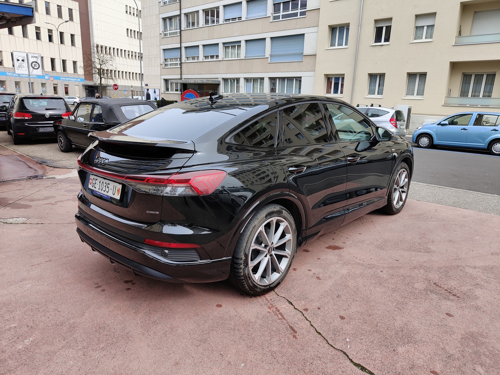 AUDI Q4 Sportback e-tron 50 quattro-image-3