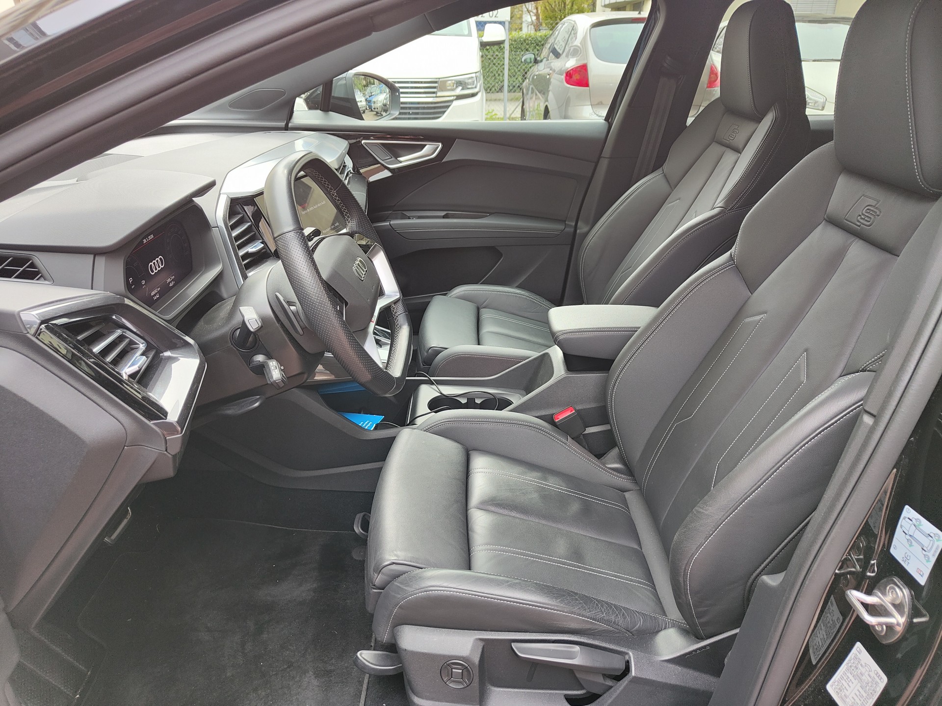 AUDI Q4 Sportback e-tron 50 quattro-image-6