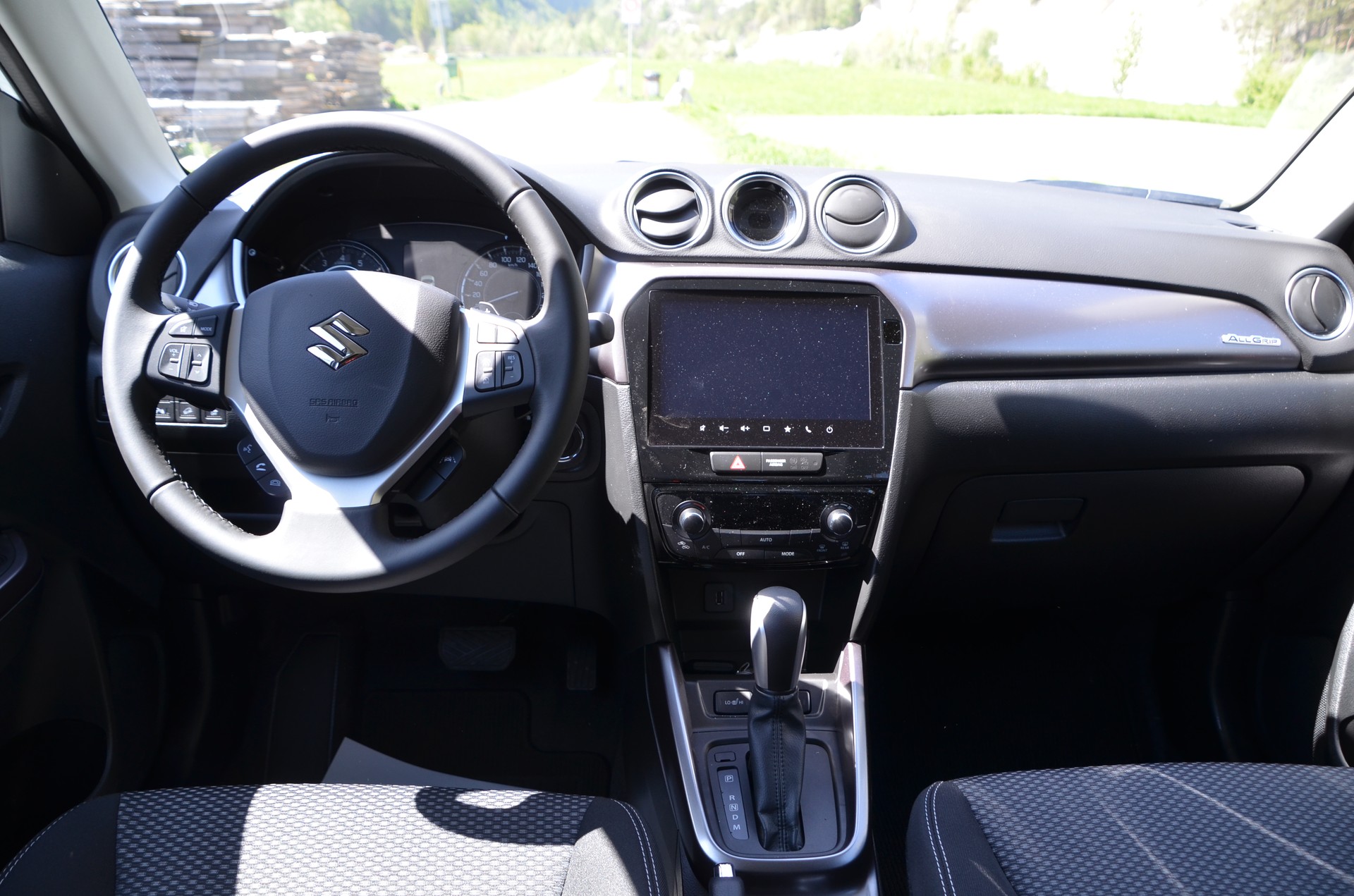 SUZUKI Vitara 1.4 Boosterjet Compact + 4x4 Hybrid Automatic-image-8