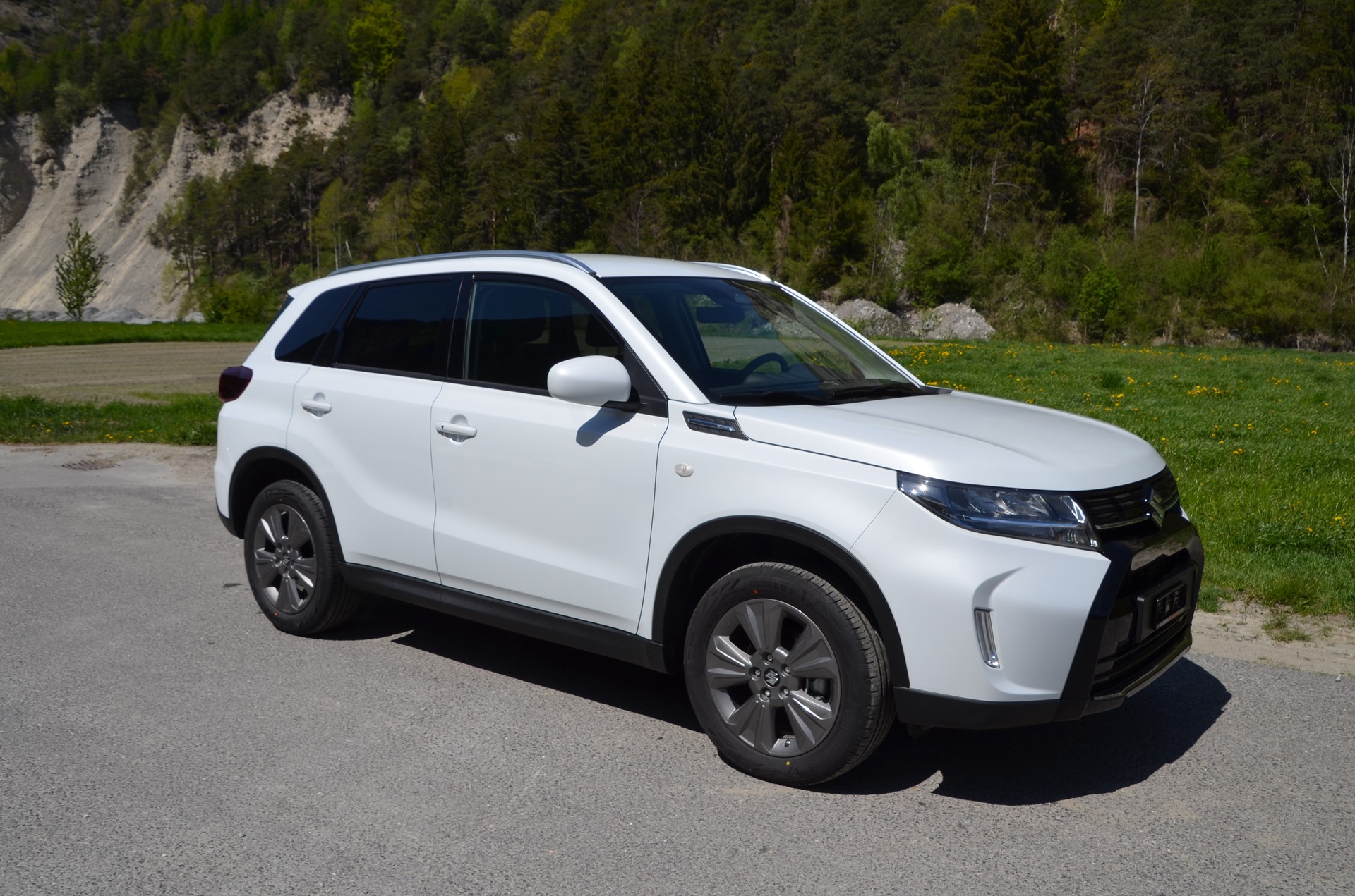 SUZUKI Vitara 1.4 Boosterjet Compact + 4x4 Hybrid Automatic-image-3