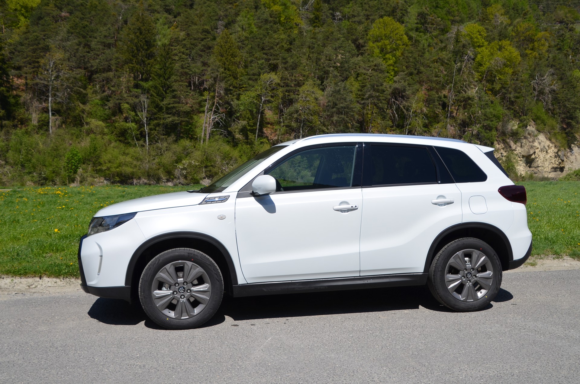 SUZUKI Vitara 1.4 Boosterjet Compact + 4x4 Hybrid Automatic-image-1