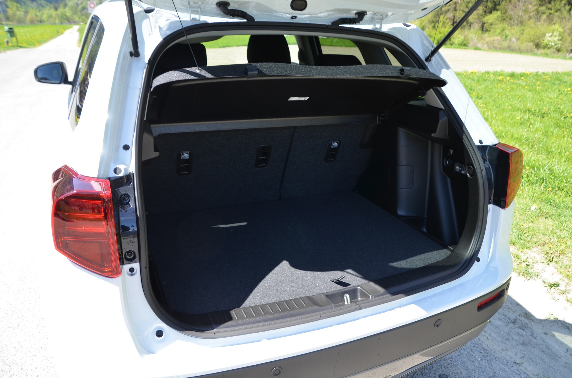 SUZUKI Vitara 1.4 Boosterjet Compact + 4x4 Hybrid Automatic-image-7