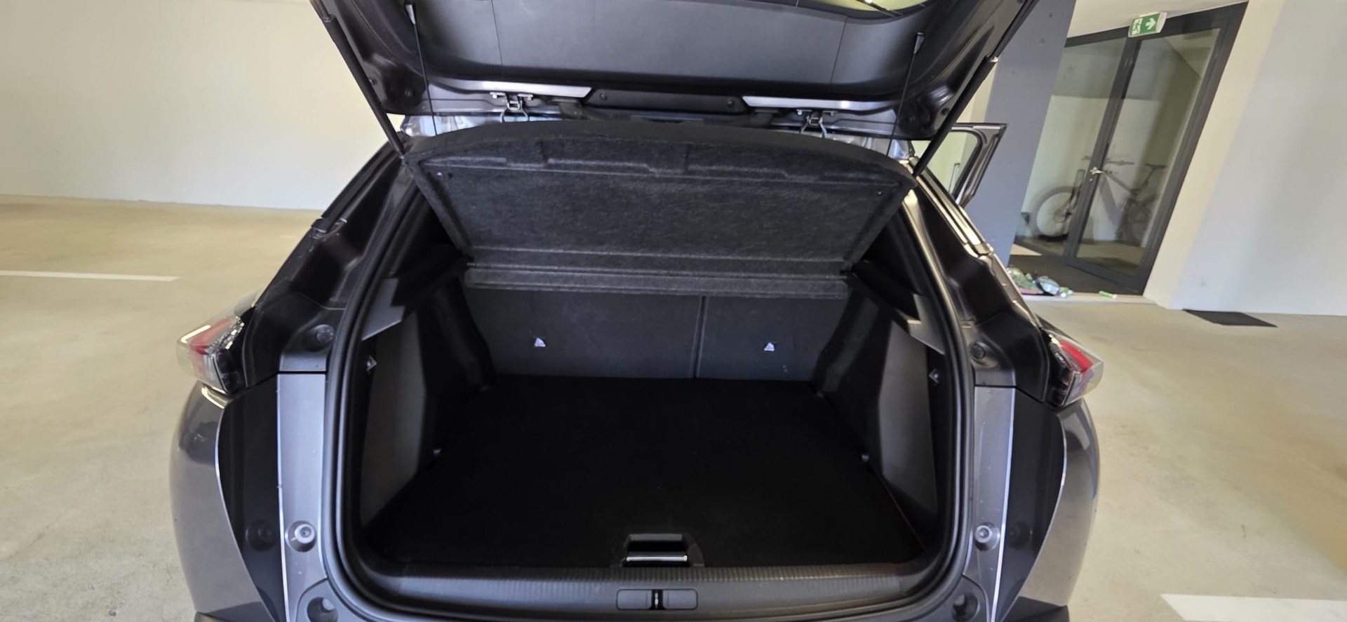 PEUGEOT 2008 PureTech 130 S&S EAT8 GT 5d-image-14